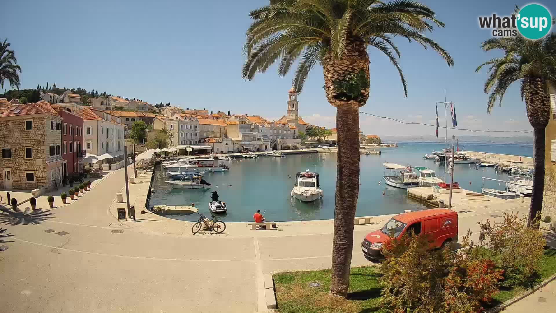 Spletna kamera Sutivan Mandrač – Pogled v živo z otoka Brač
