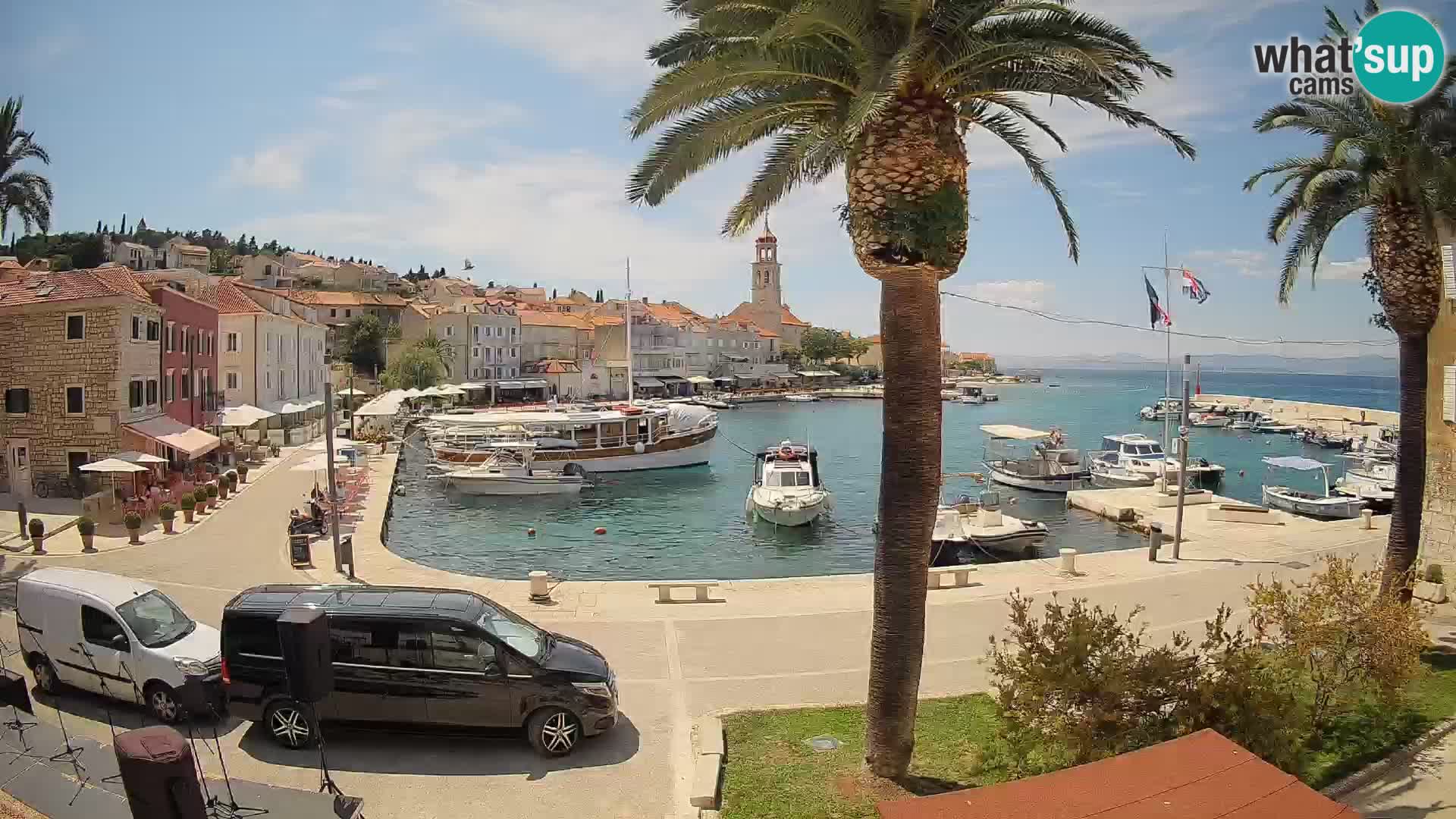 Spletna kamera Sutivan Mandrač – Pogled v živo z otoka Brač