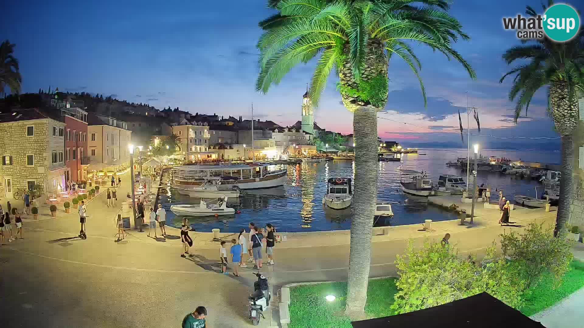 Spletna kamera Sutivan Mandrač – Pogled v živo z otoka Brač