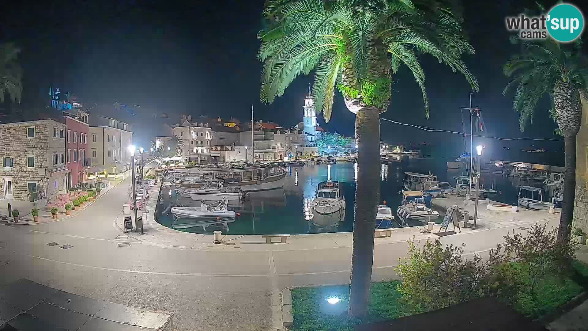Spletna kamera Sutivan Mandrač – Pogled v živo z otoka Brač
