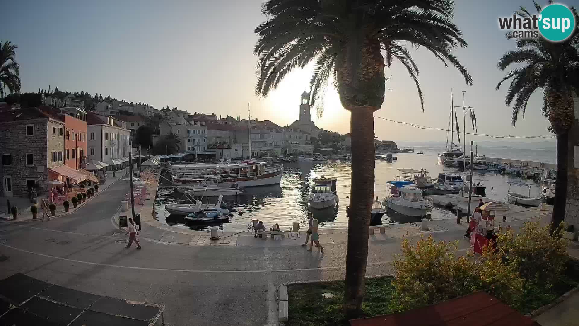 Spletna kamera Sutivan Mandrač – Pogled v živo z otoka Brač