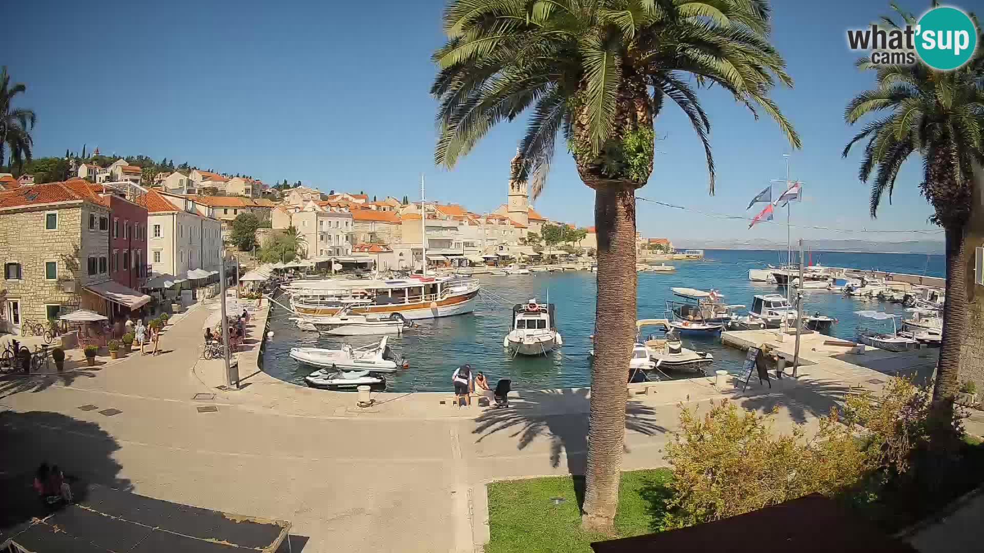 Spletna kamera Sutivan Mandrač – Pogled v živo z otoka Brač