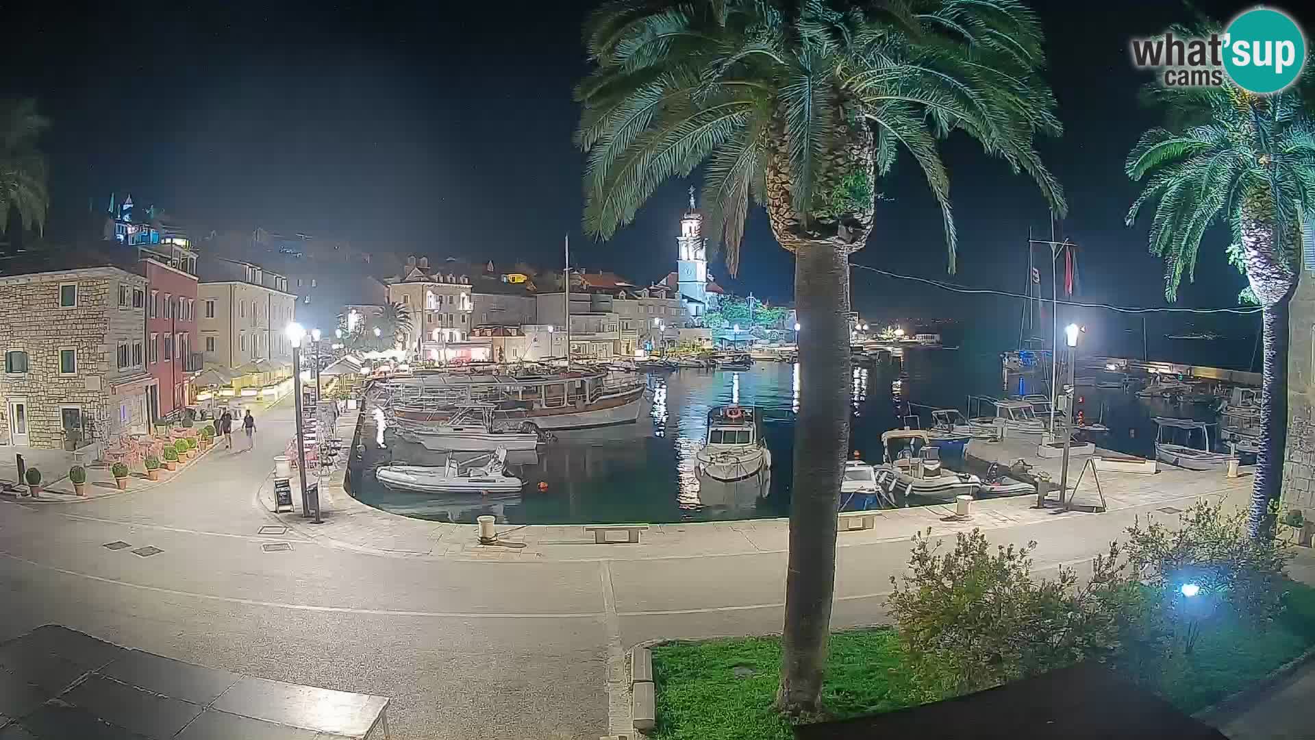 Spletna kamera Sutivan Mandrač – Pogled v živo z otoka Brač
