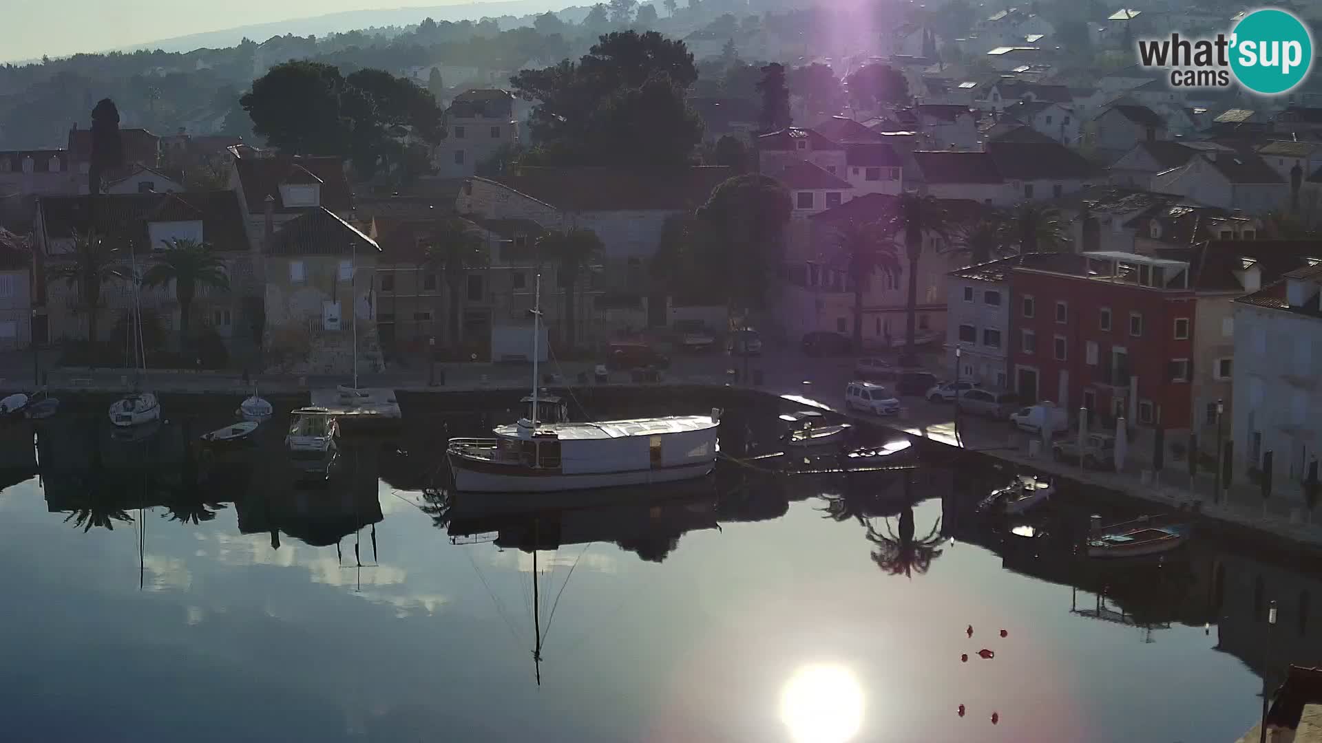 Spletna kamera Sutivan panorama – pogled v živo z otoka Brač