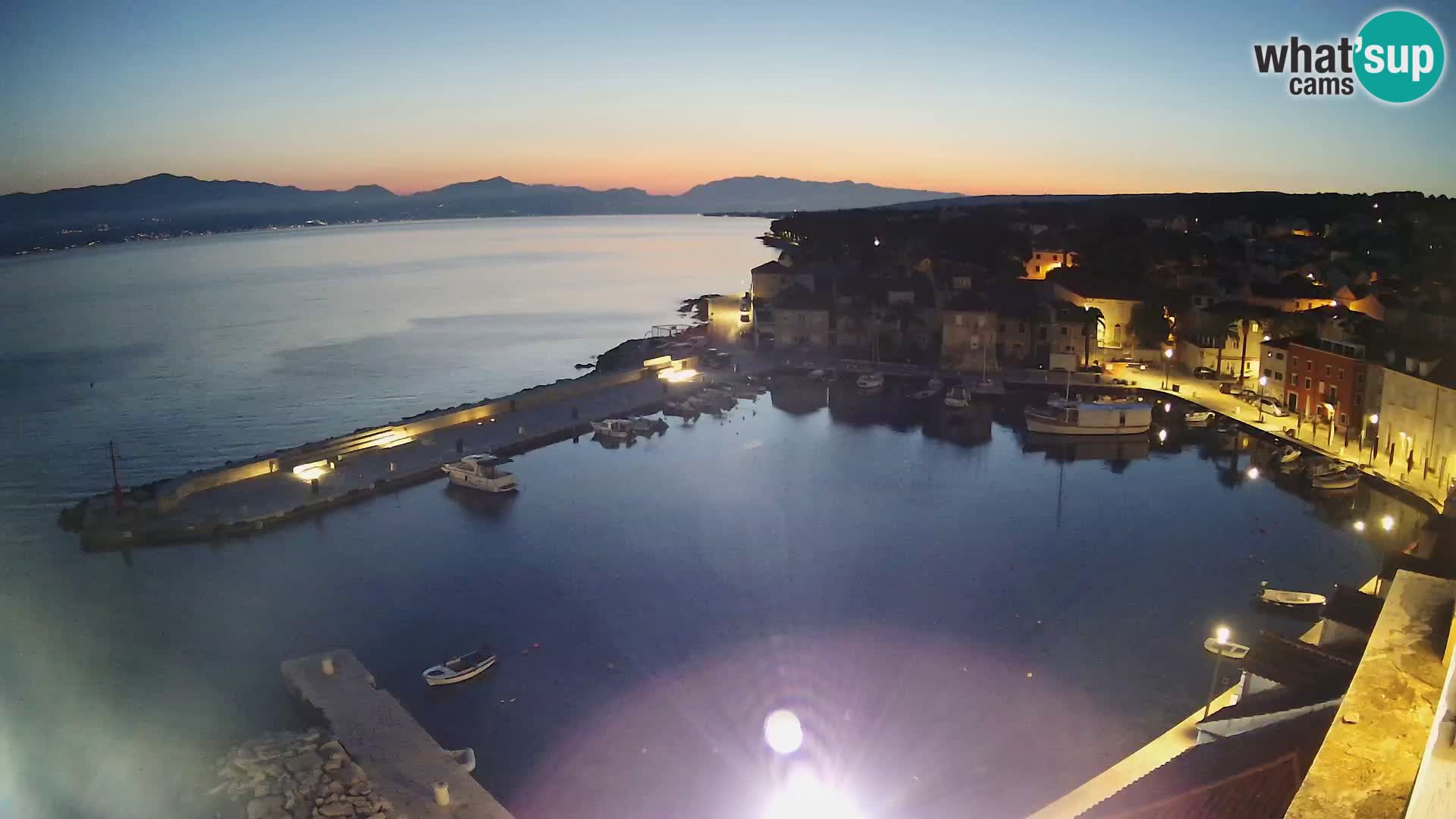 Spletna kamera Sutivan panorama – pogled v živo z otoka Brač