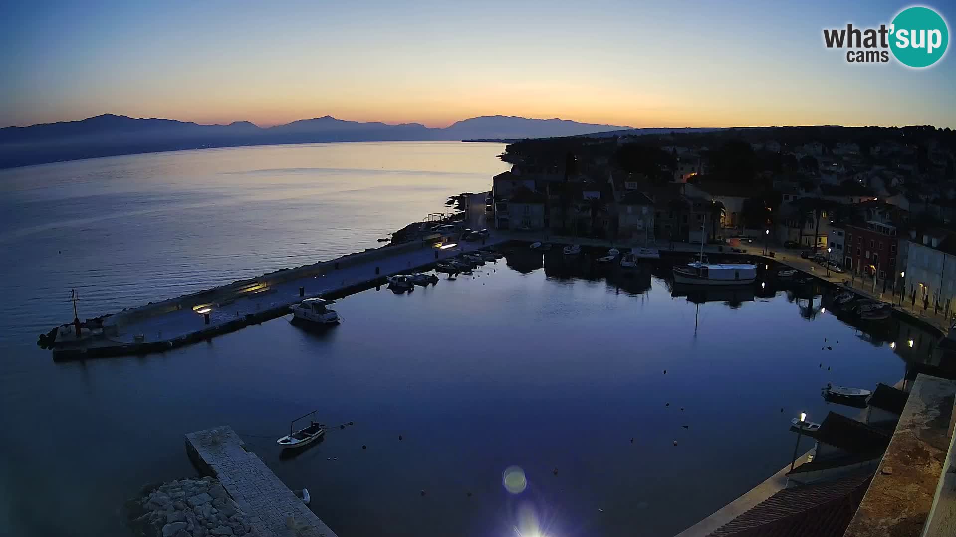 Spletna kamera Sutivan panorama – pogled v živo z otoka Brač