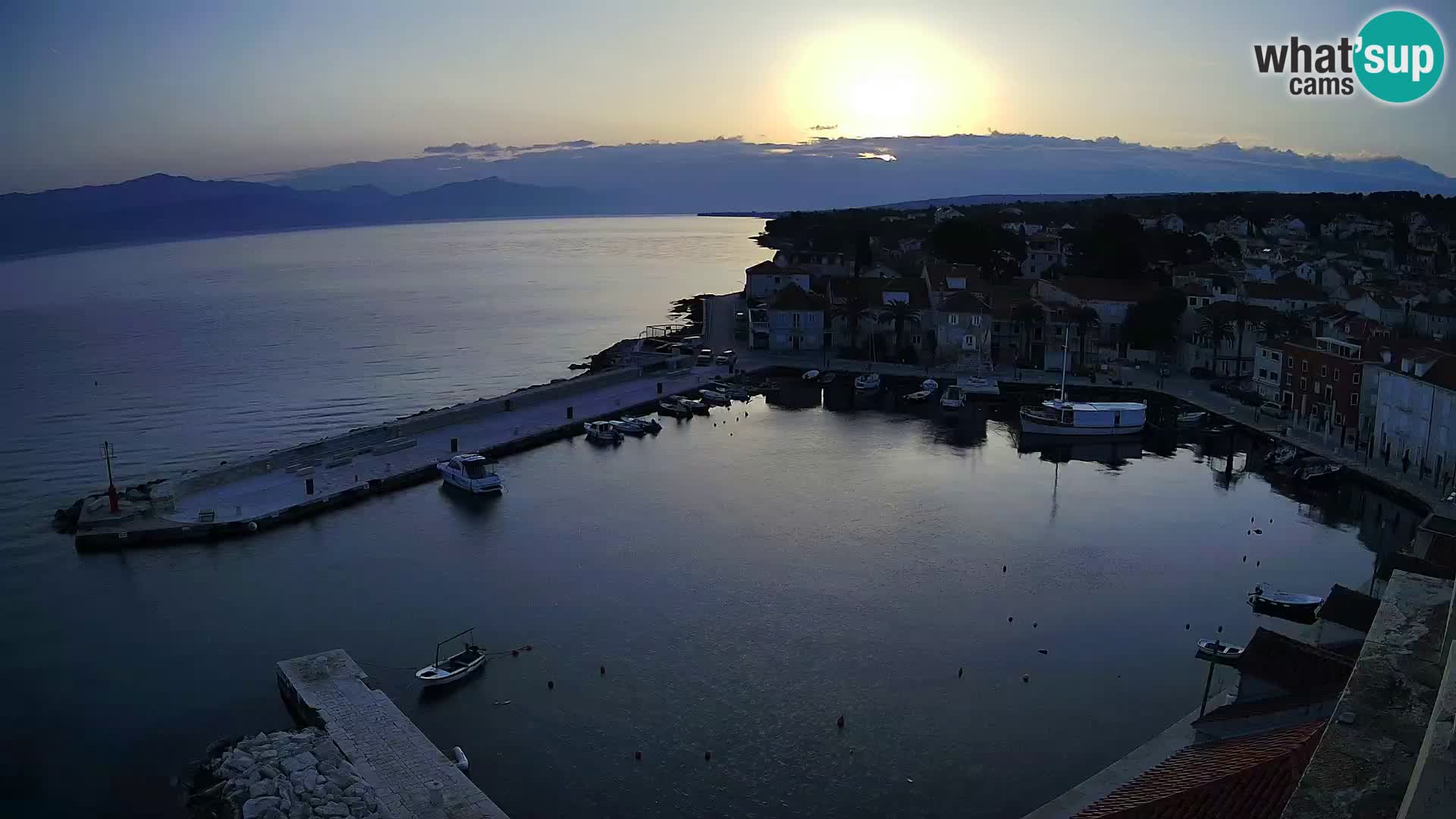 Spletna kamera Sutivan panorama – pogled v živo z otoka Brač