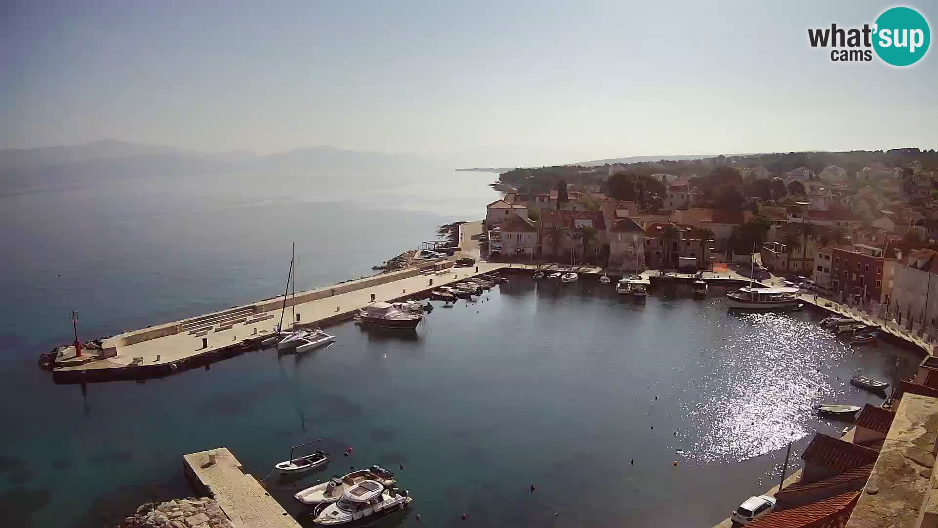 Spletna kamera Sutivan panorama – pogled v živo z otoka Brač