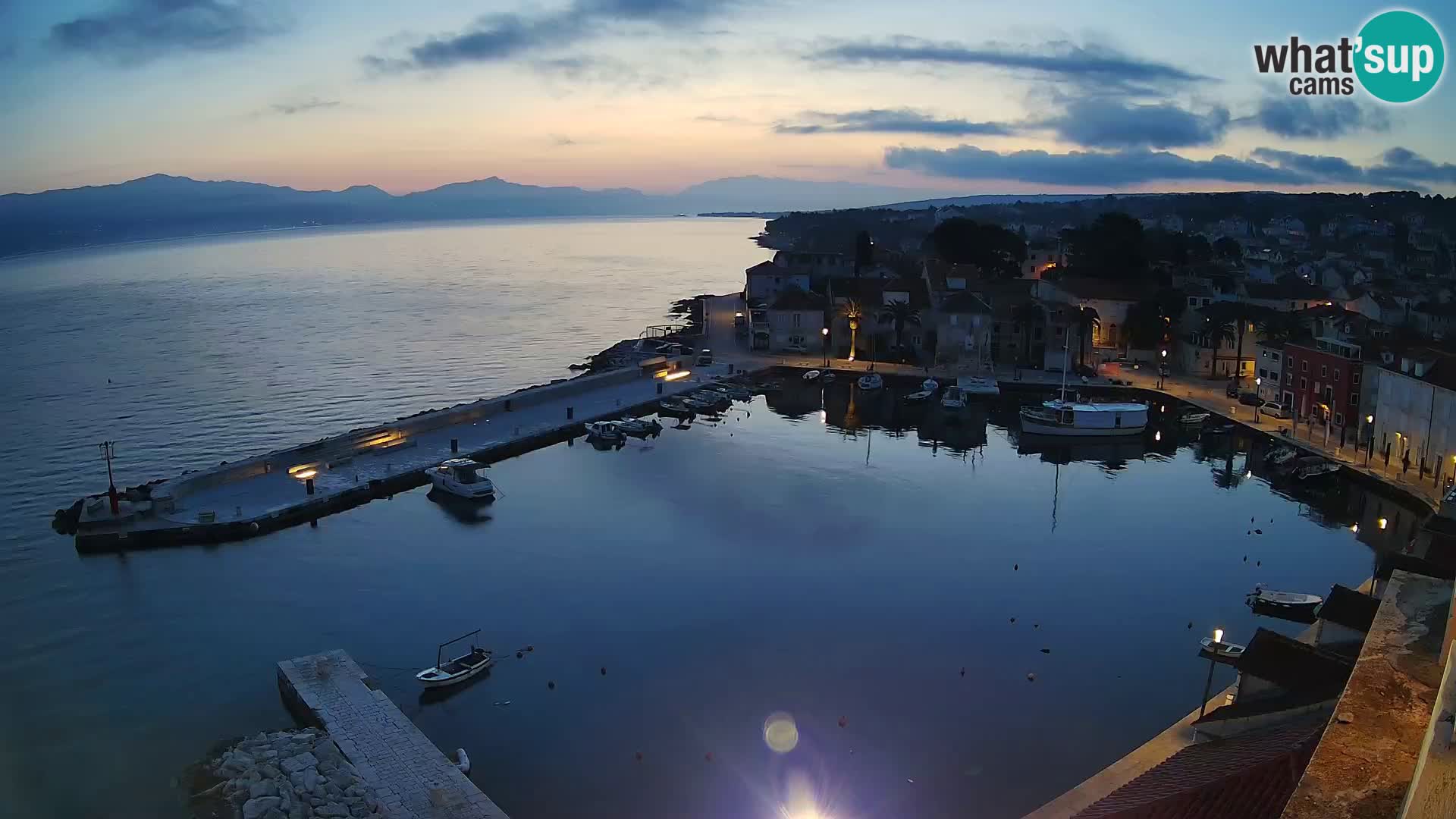 Spletna kamera Sutivan panorama – pogled v živo z otoka Brač