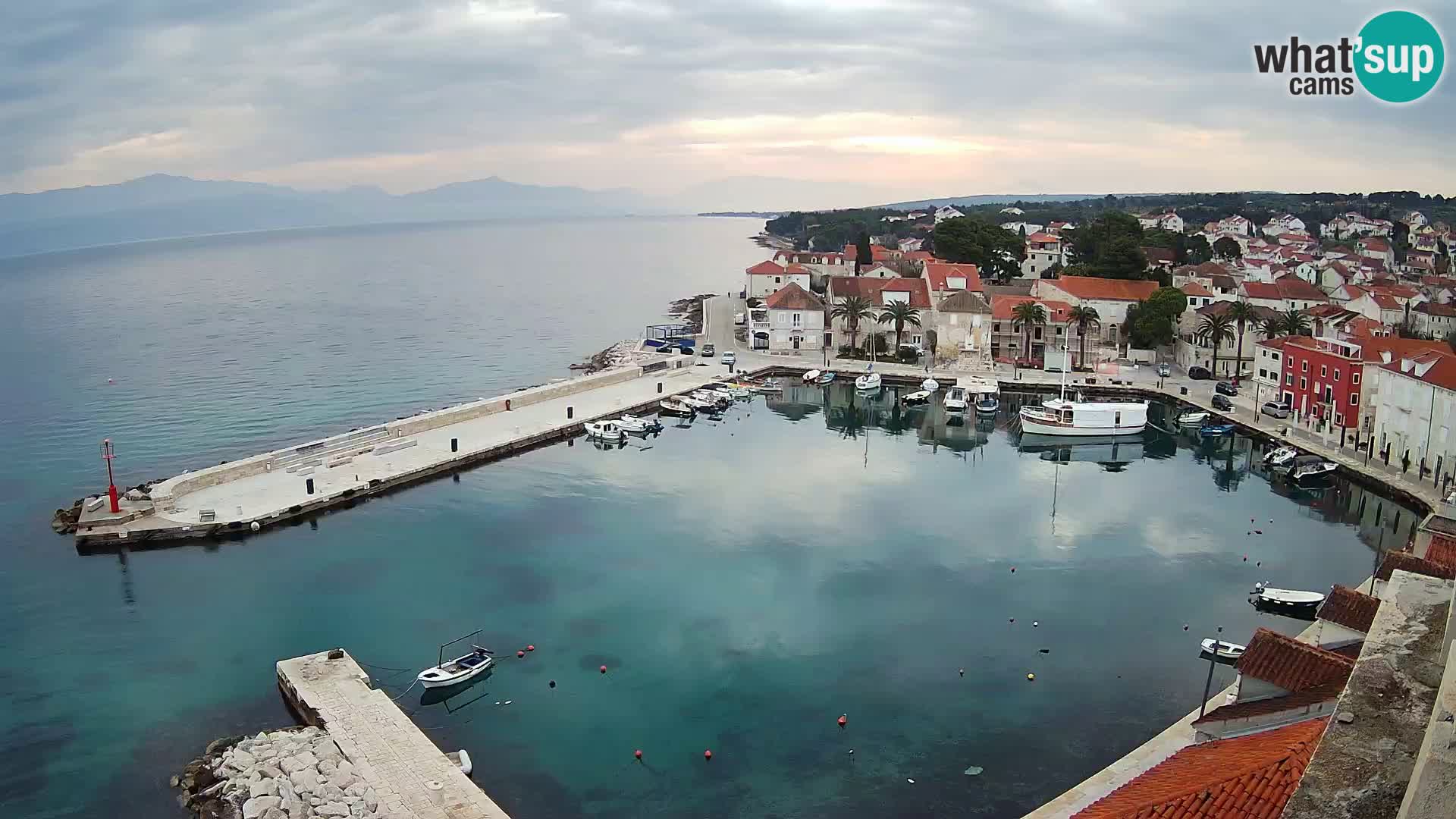 Web kamera Sutivan panorama – Pogled uživo s otoka Brača