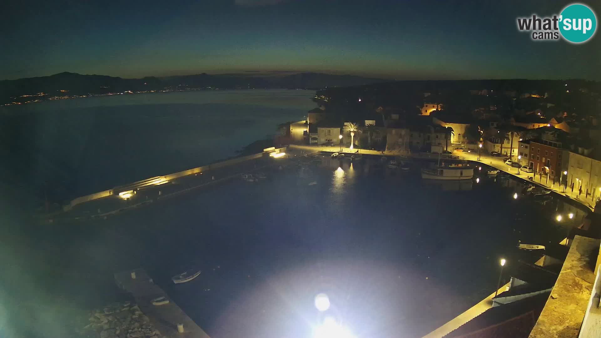 Spletna kamera Sutivan panorama – pogled v živo z otoka Brač