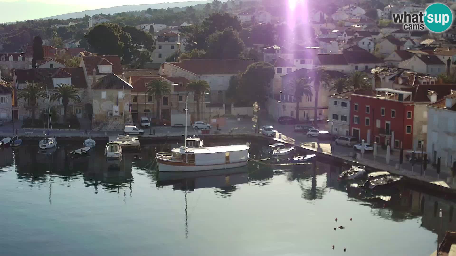 Spletna kamera Sutivan panorama – pogled v živo z otoka Brač