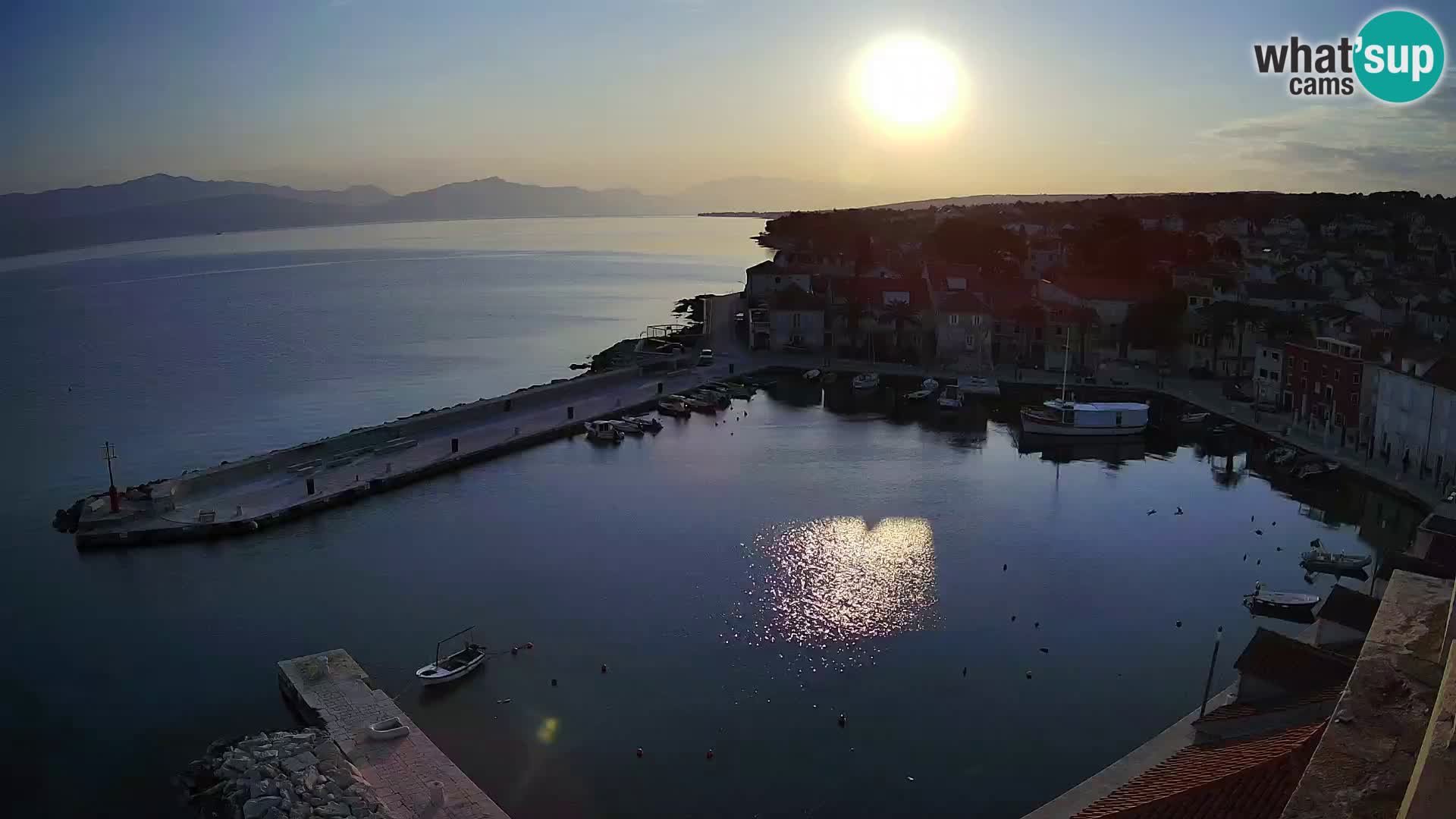Spletna kamera Sutivan panorama – pogled v živo z otoka Brač