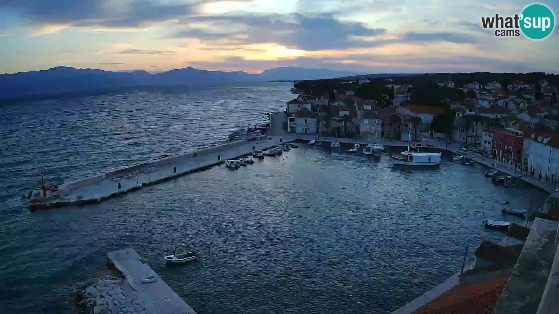 Spletna kamera Sutivan panorama – pogled v živo z otoka Brač
