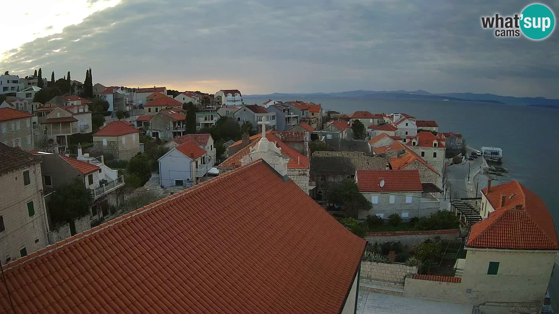 Spletna kamera Sutivan panorama – pogled v živo z otoka Brač