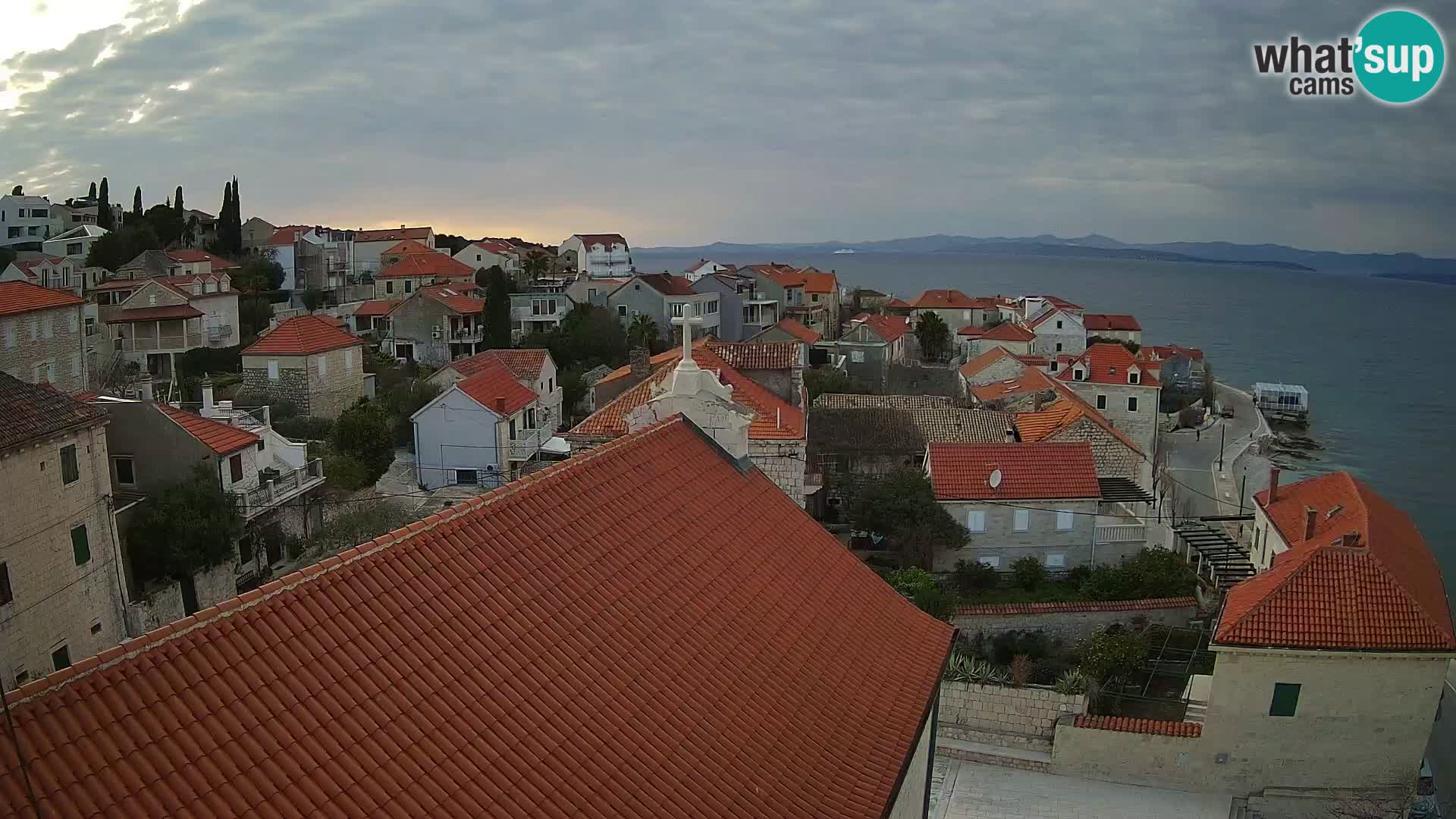 Spletna kamera Sutivan panorama – pogled v živo z otoka Brač