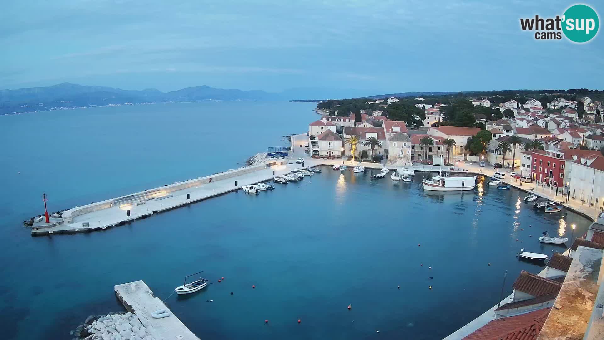 Spletna kamera Sutivan panorama – pogled v živo z otoka Brač