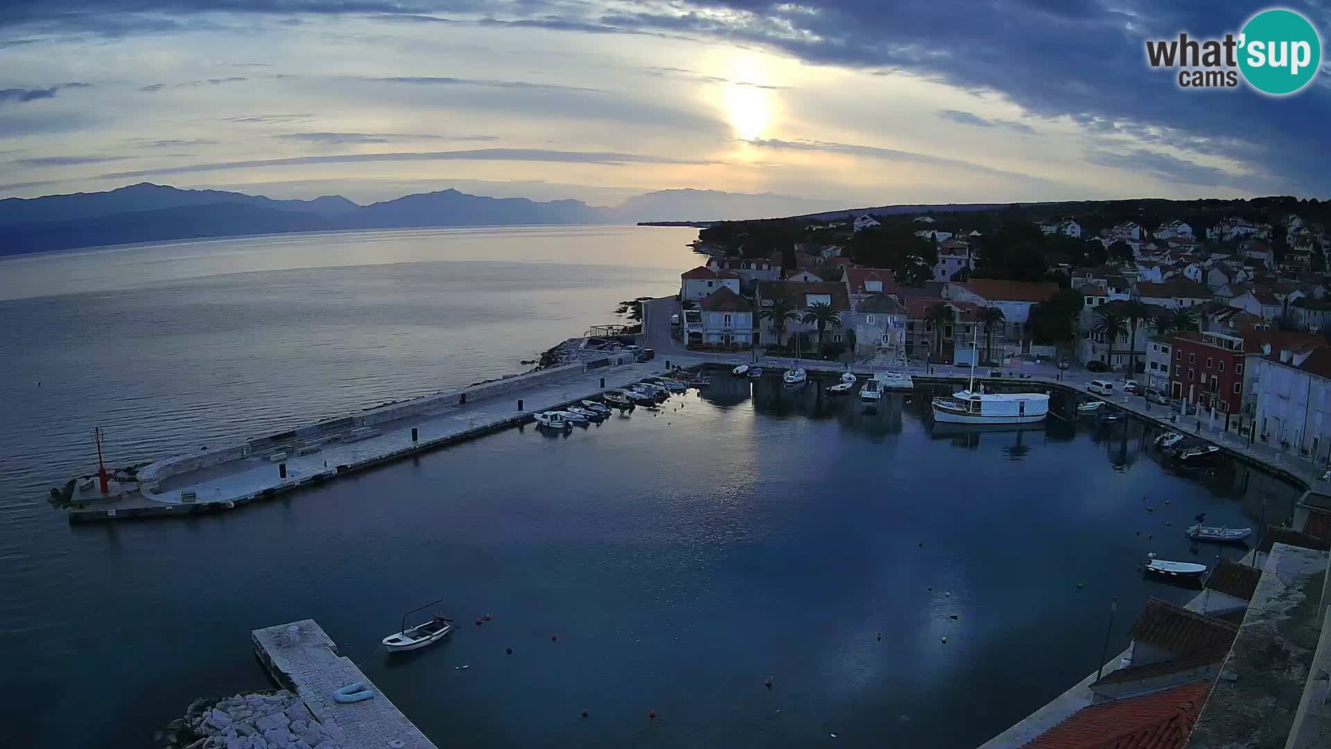 Spletna kamera Sutivan panorama – pogled v živo z otoka Brač