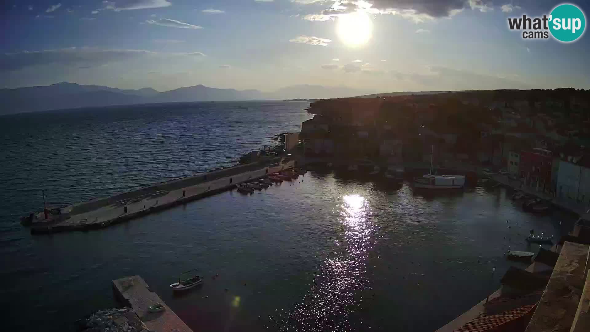 Spletna kamera Sutivan panorama – pogled v živo z otoka Brač