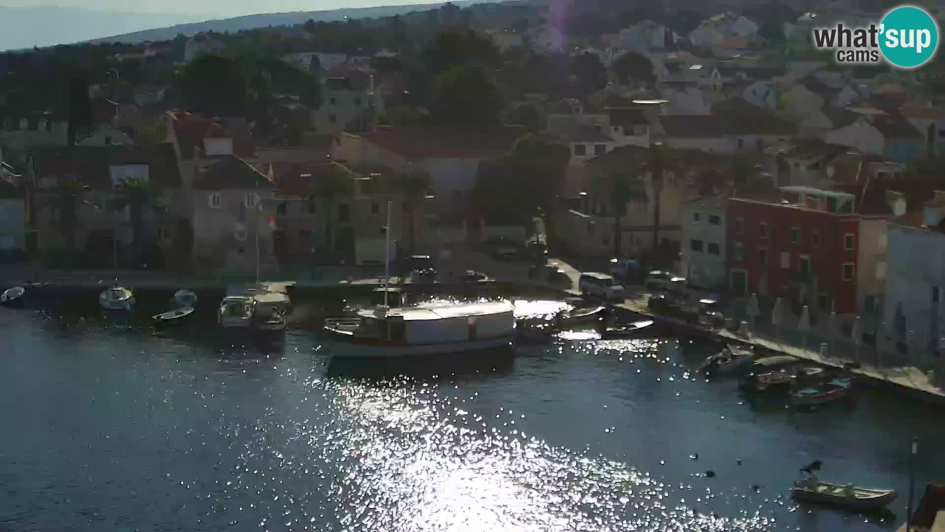 Spletna kamera Sutivan panorama – pogled v živo z otoka Brač