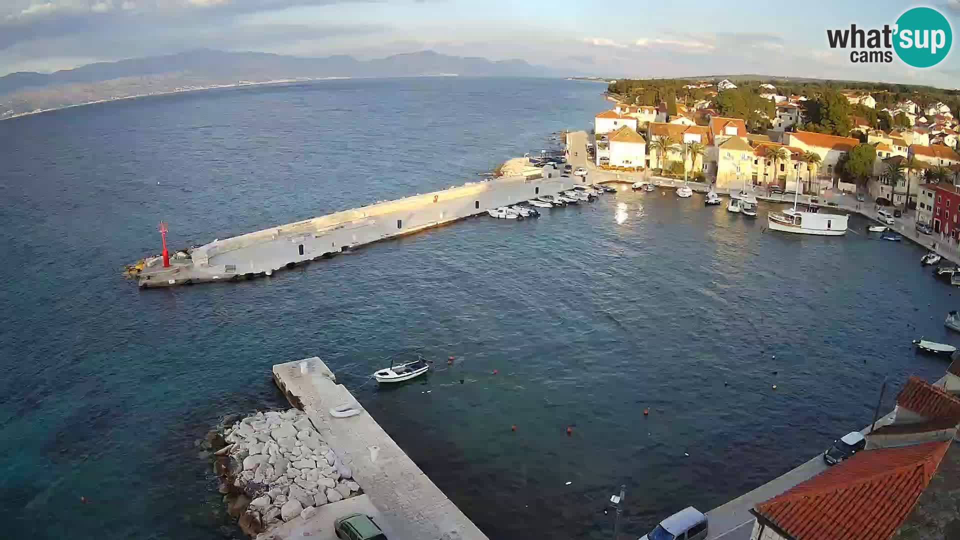 Spletna kamera Sutivan panorama – pogled v živo z otoka Brač