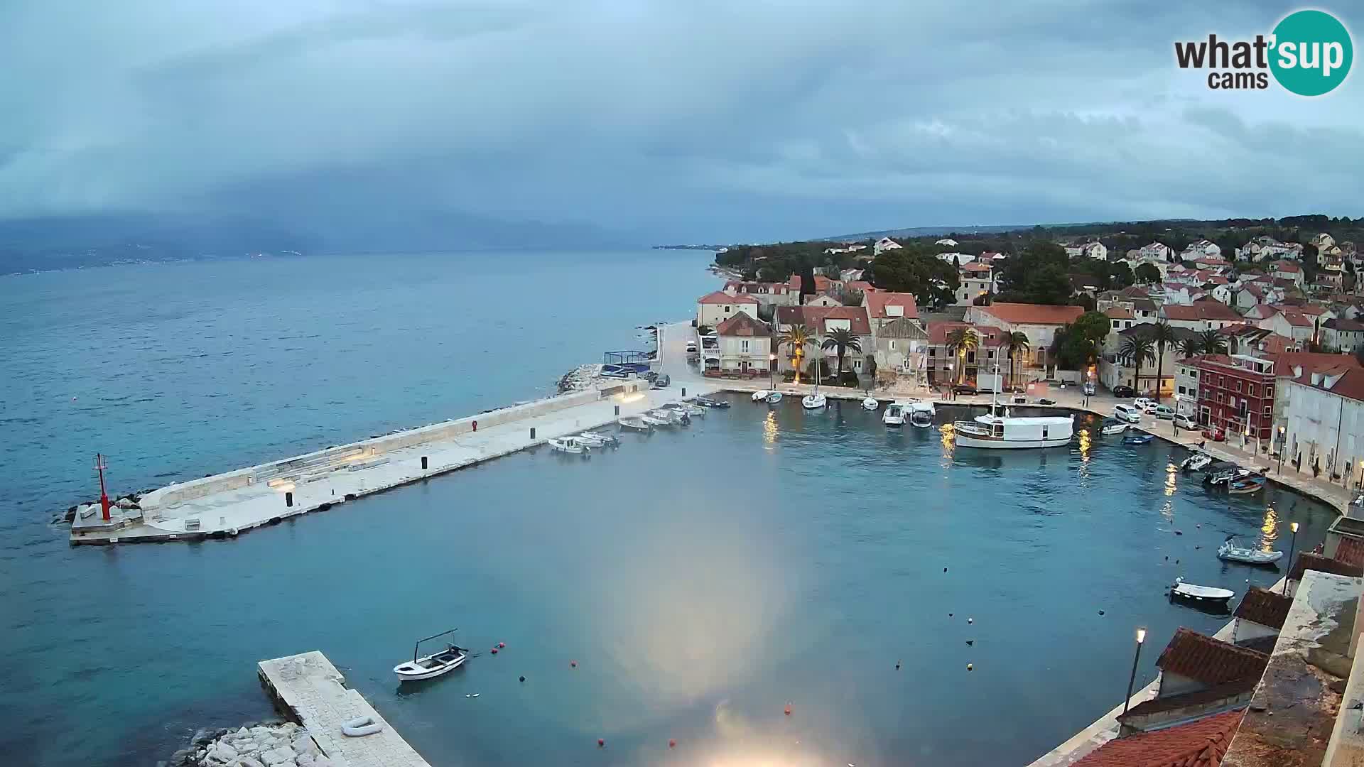 Spletna kamera Sutivan panorama – pogled v živo z otoka Brač
