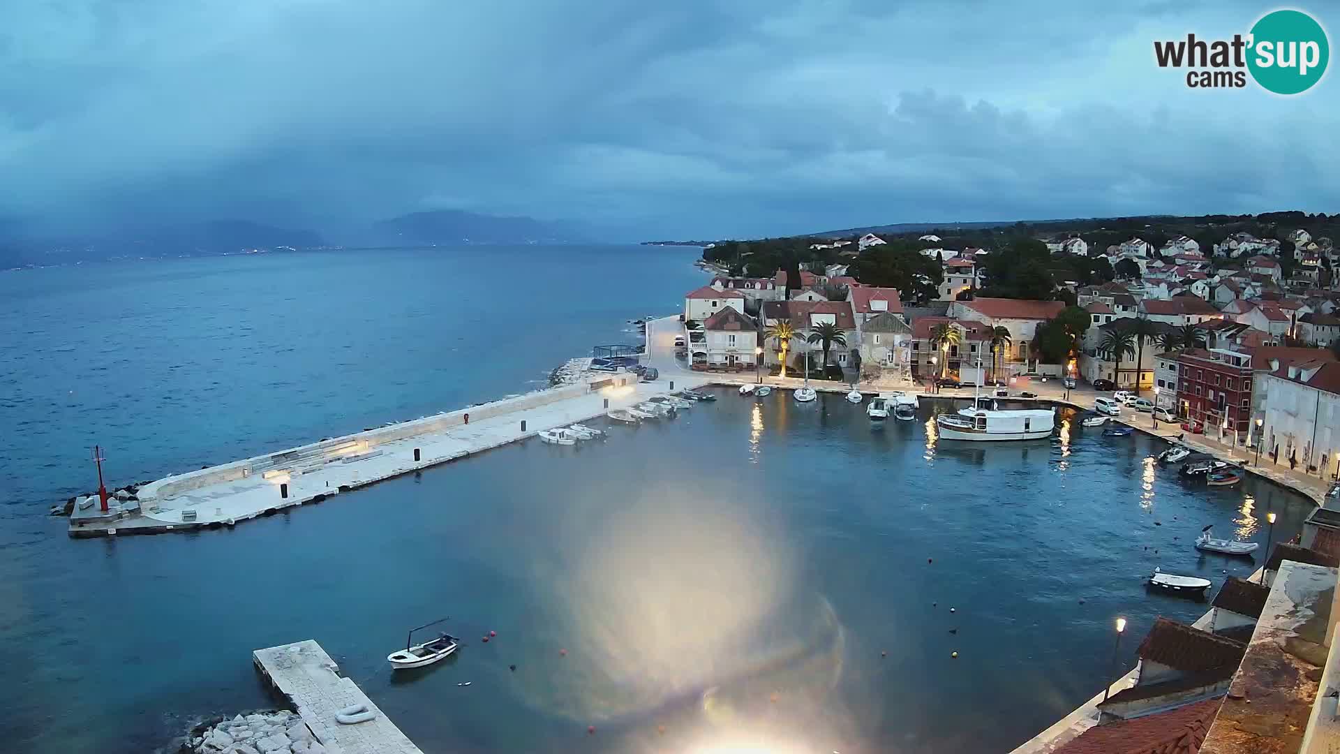 Spletna kamera Sutivan panorama – pogled v živo z otoka Brač