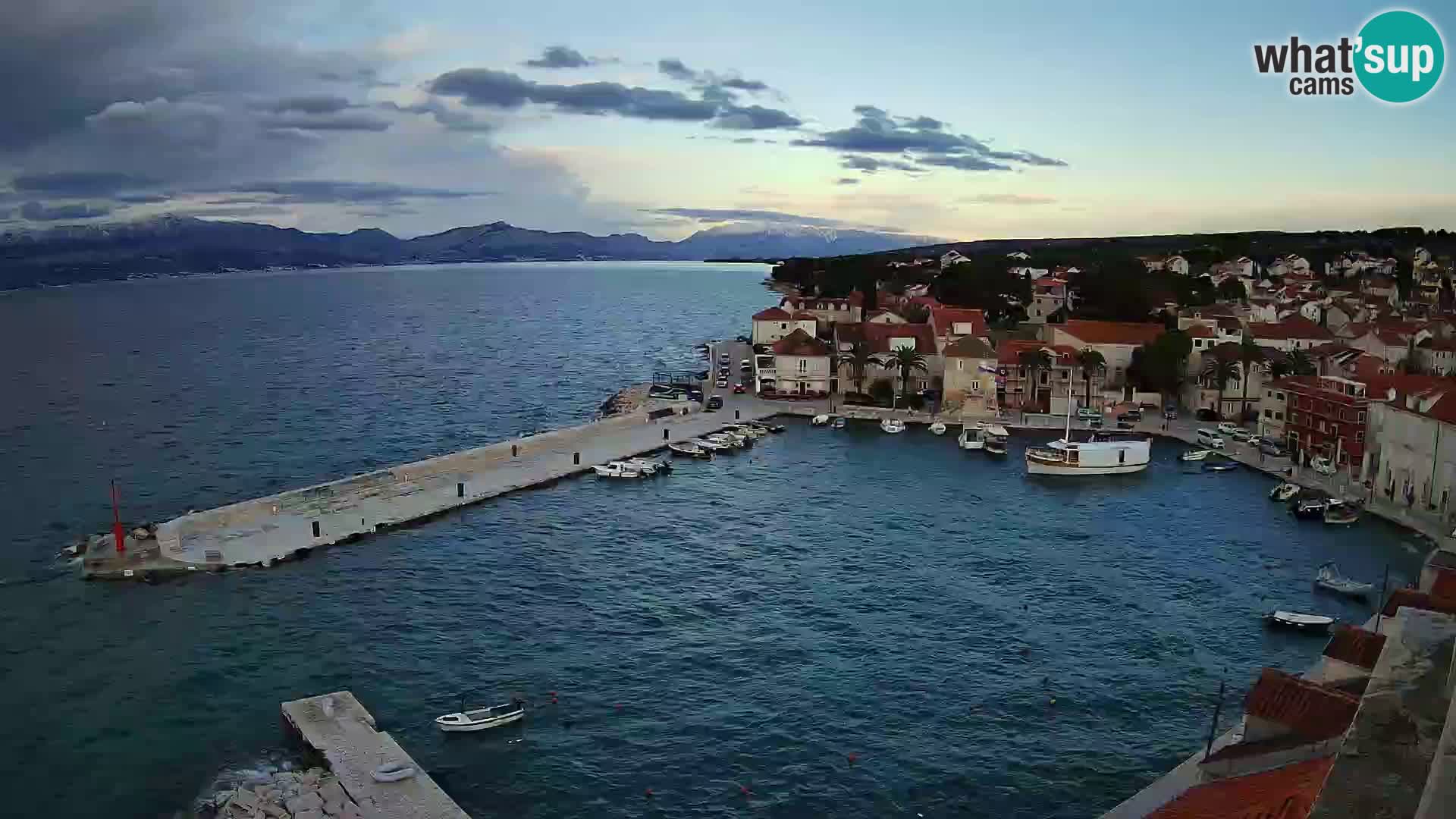 Spletna kamera Sutivan panorama – pogled v živo z otoka Brač