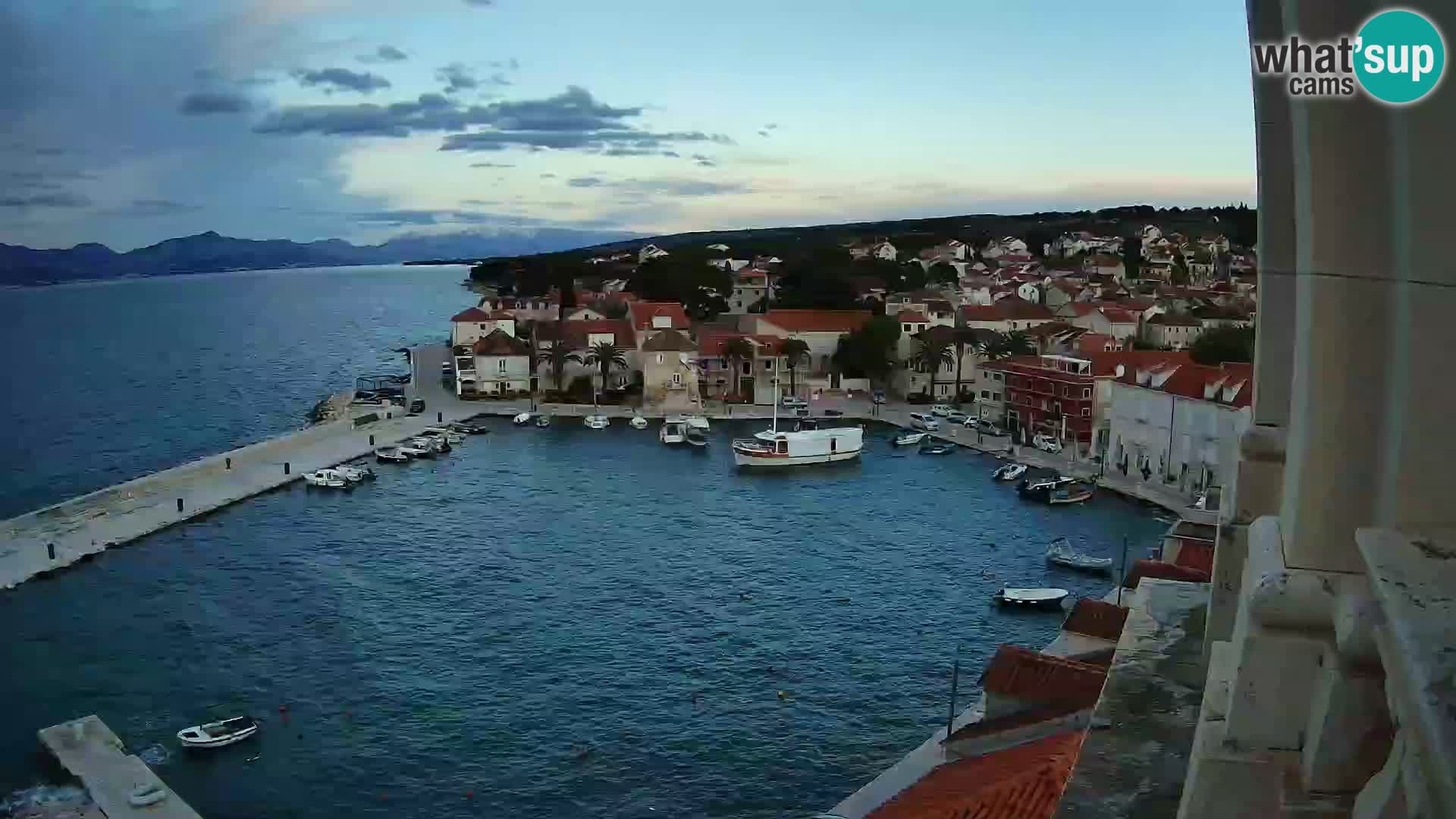 Spletna kamera Sutivan panorama – pogled v živo z otoka Brač