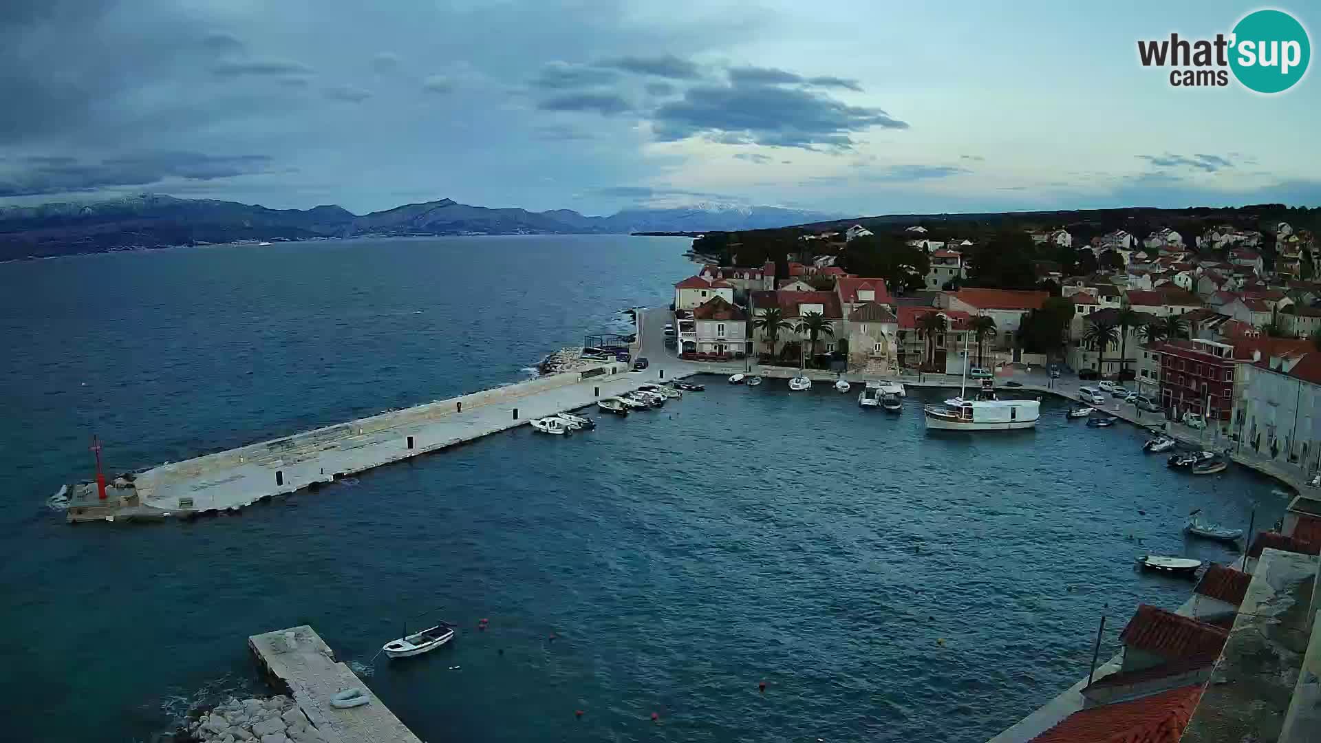 Spletna kamera Sutivan panorama – pogled v živo z otoka Brač