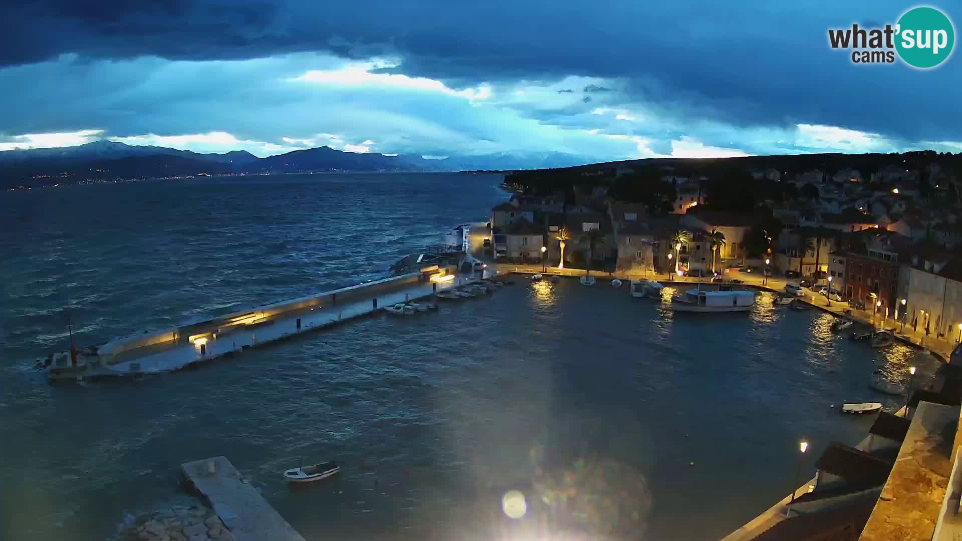 Spletna kamera Sutivan panorama – pogled v živo z otoka Brač