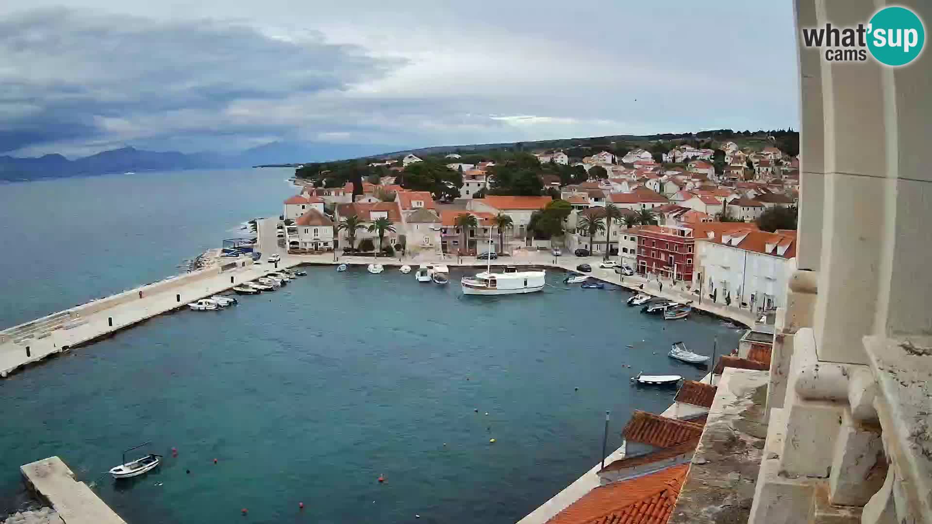 Spletna kamera Sutivan panorama – pogled v živo z otoka Brač