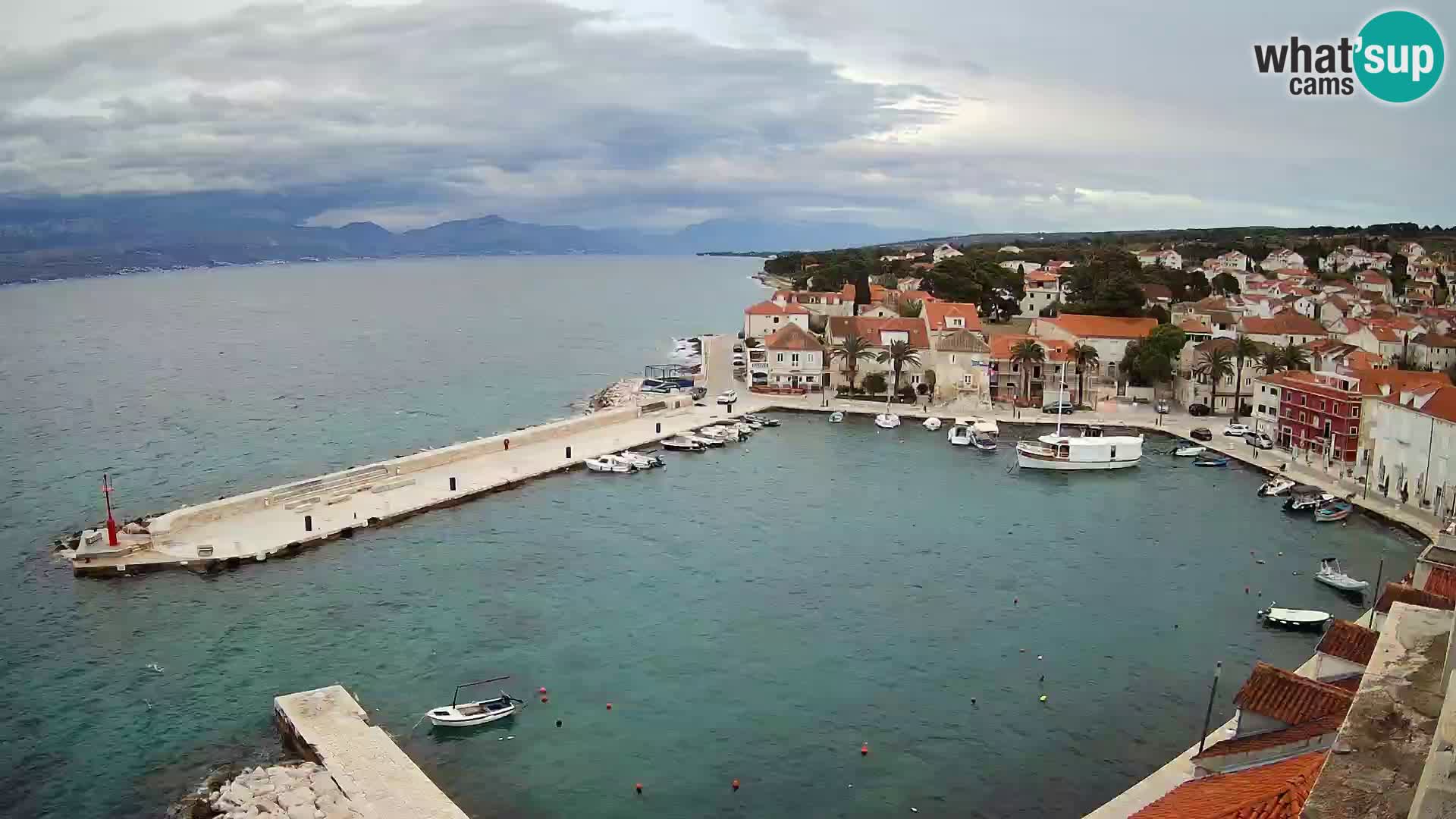 Spletna kamera Sutivan panorama – pogled v živo z otoka Brač