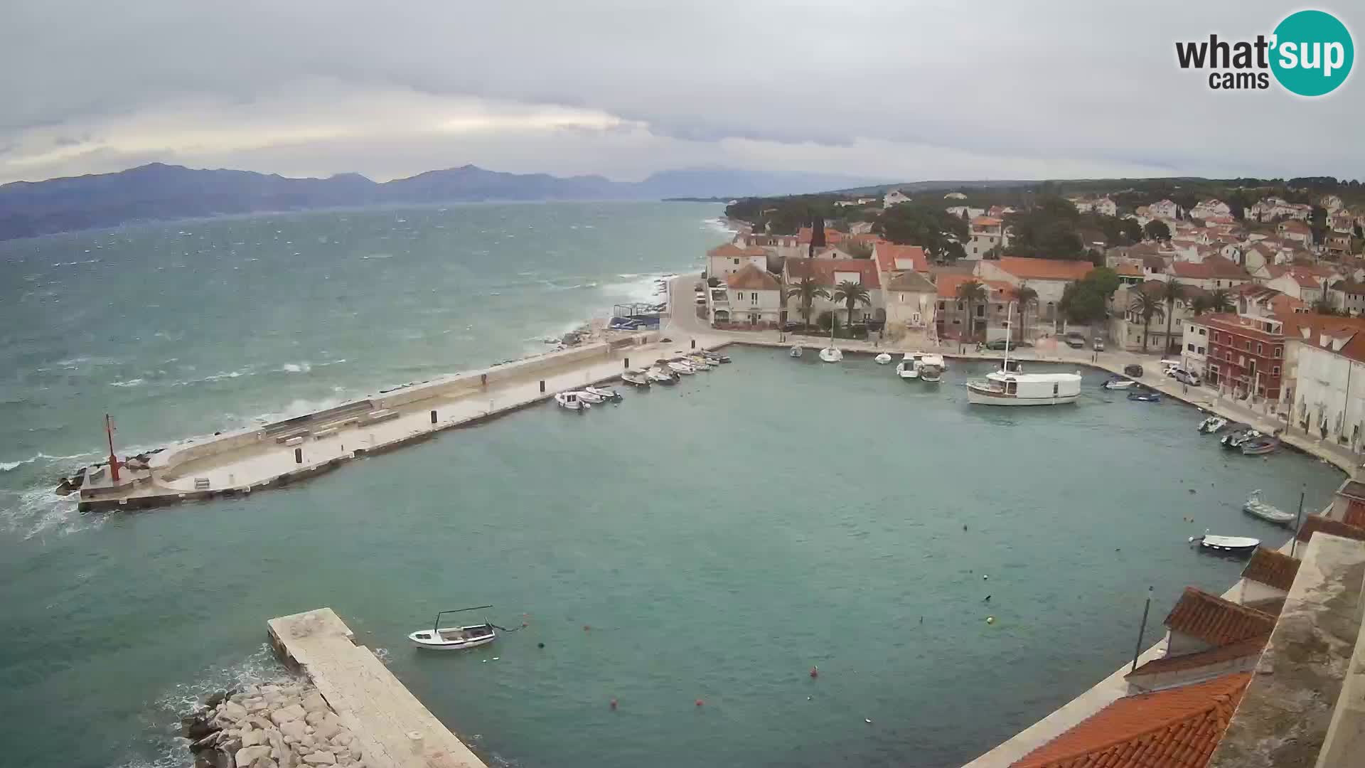 Spletna kamera Sutivan panorama – pogled v živo z otoka Brač