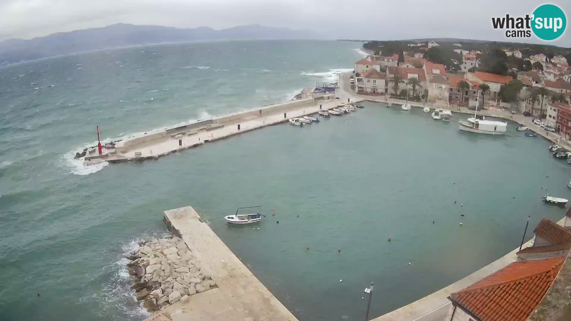 Spletna kamera Sutivan panorama – pogled v živo z otoka Brač