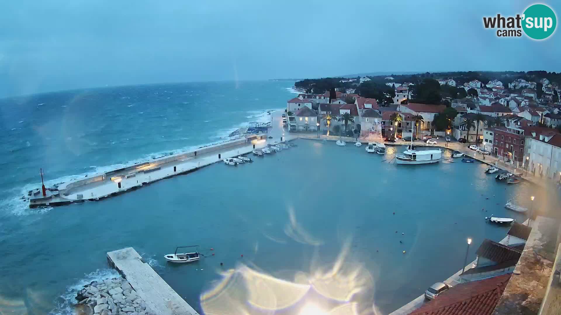 Spletna kamera Sutivan panorama – pogled v živo z otoka Brač
