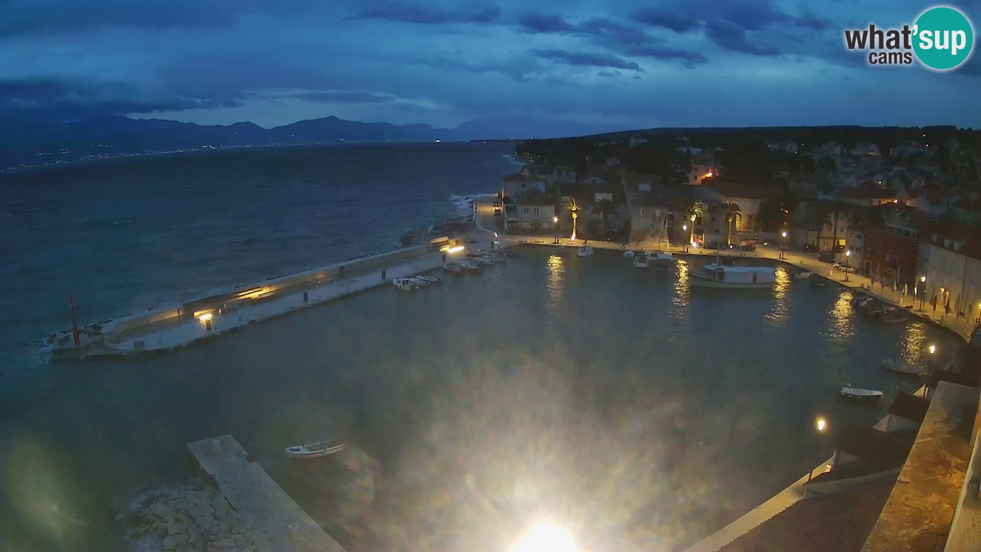 Web kamera Sutivan panorama – Pogled uživo s otoka Brača