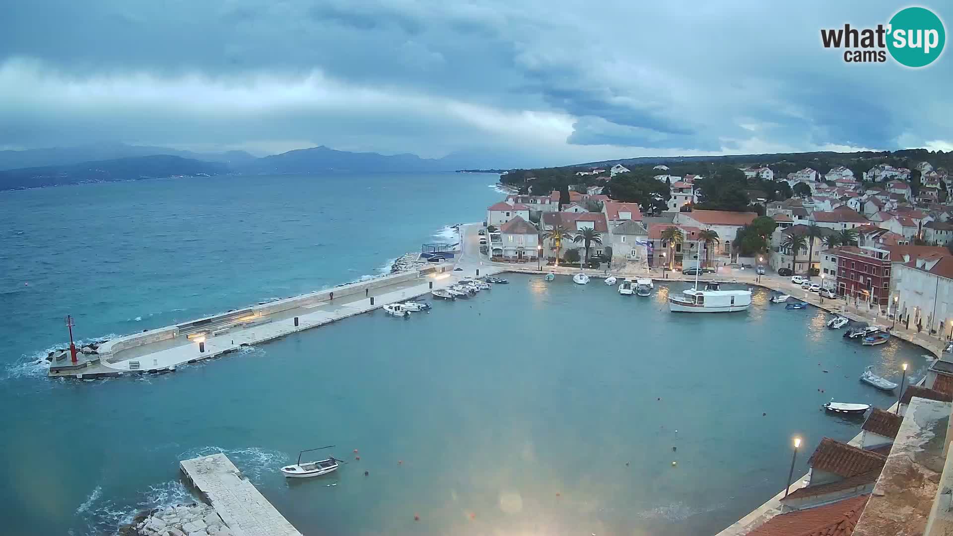 Spletna kamera Sutivan panorama – pogled v živo z otoka Brač