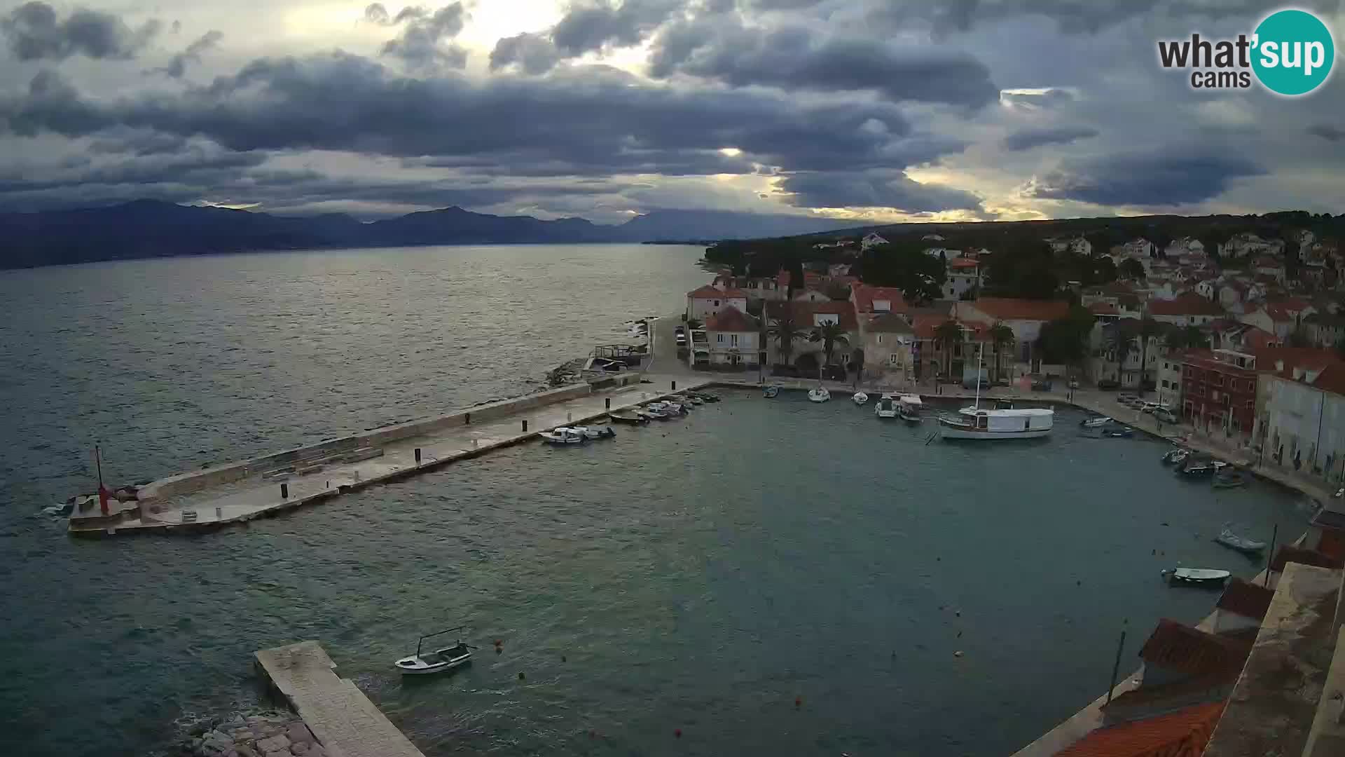 Web kamera Sutivan panorama – Pogled uživo s otoka Brača