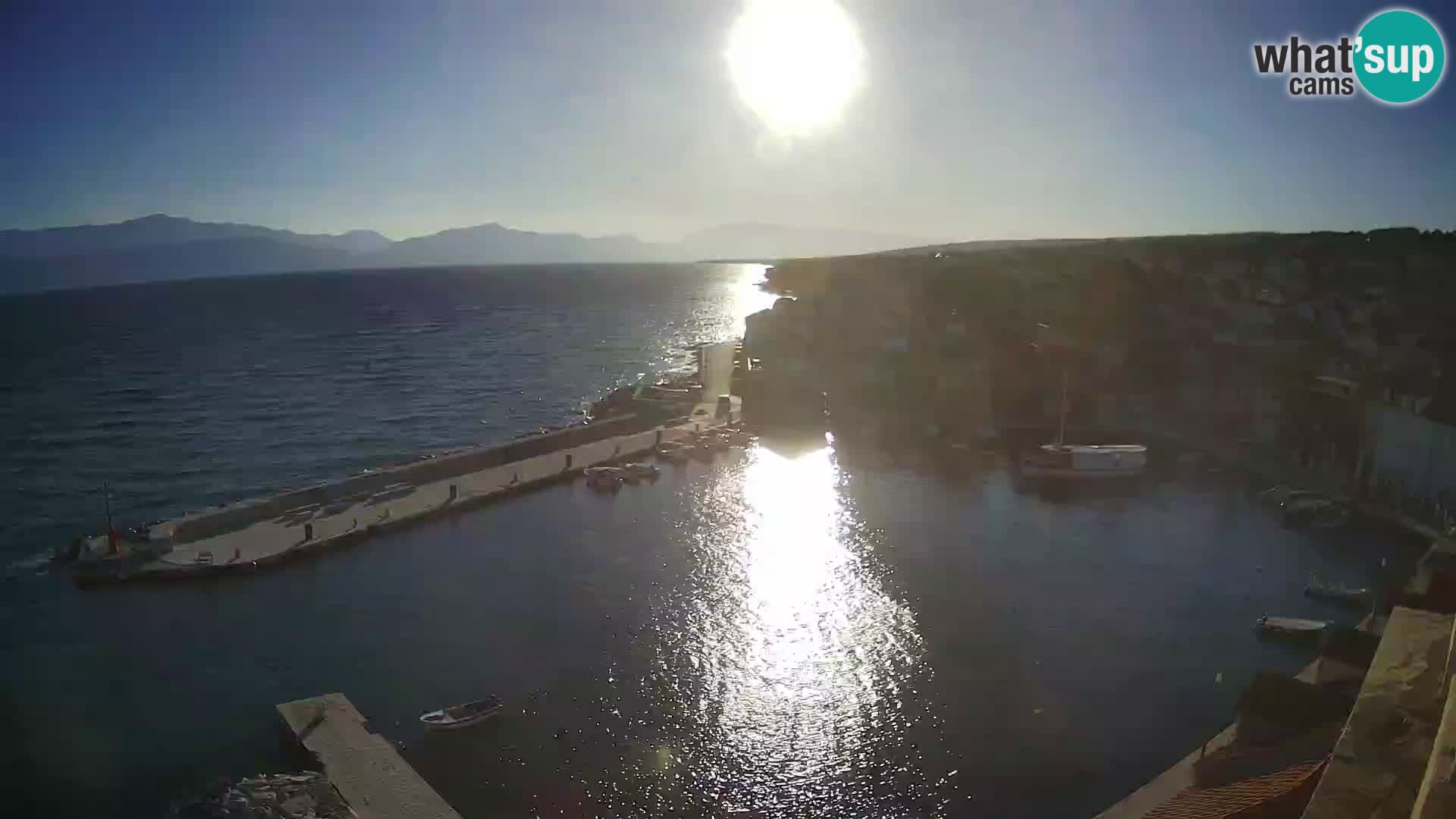Spletna kamera Sutivan panorama – pogled v živo z otoka Brač