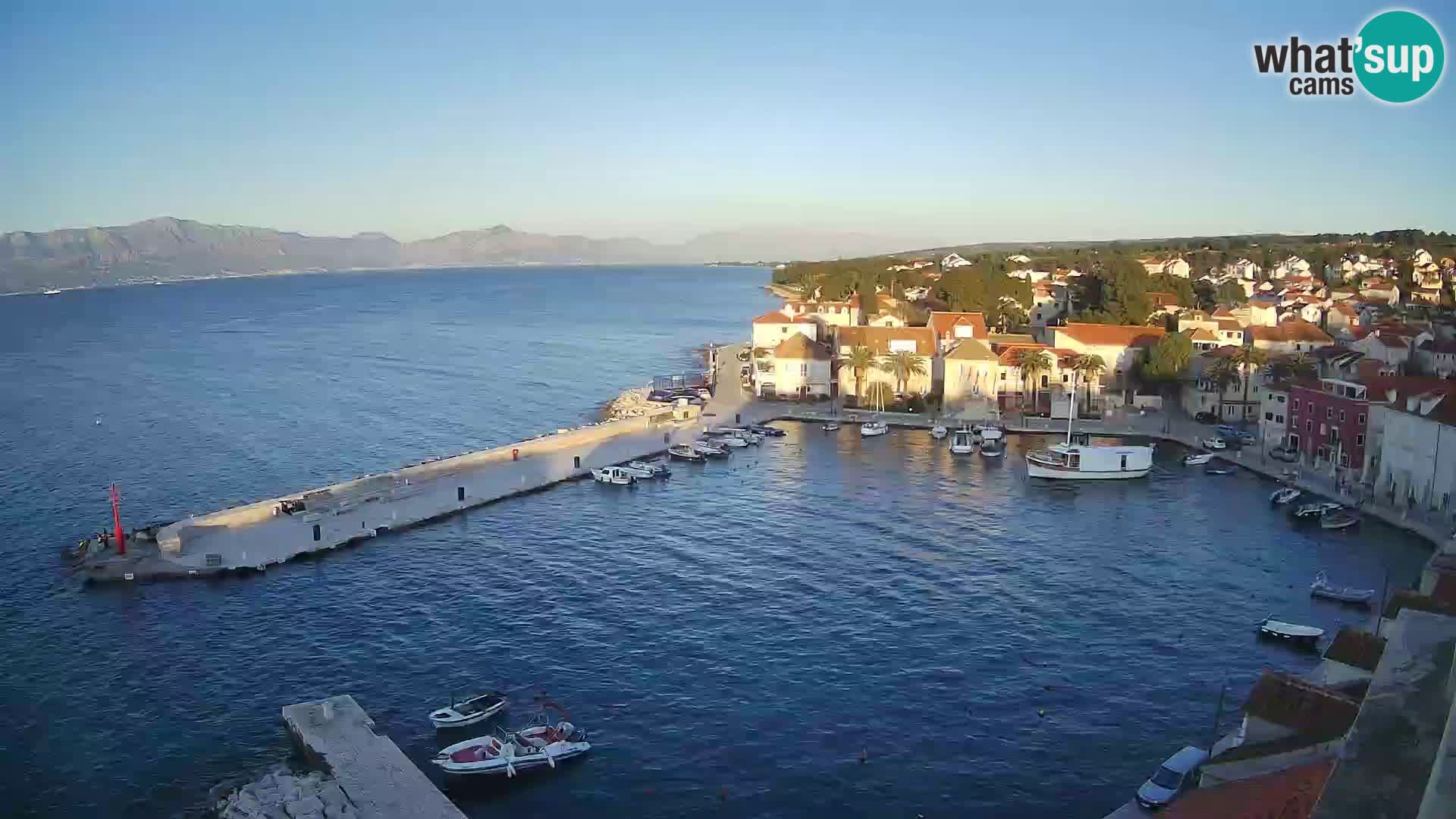 Spletna kamera Sutivan panorama – pogled v živo z otoka Brač
