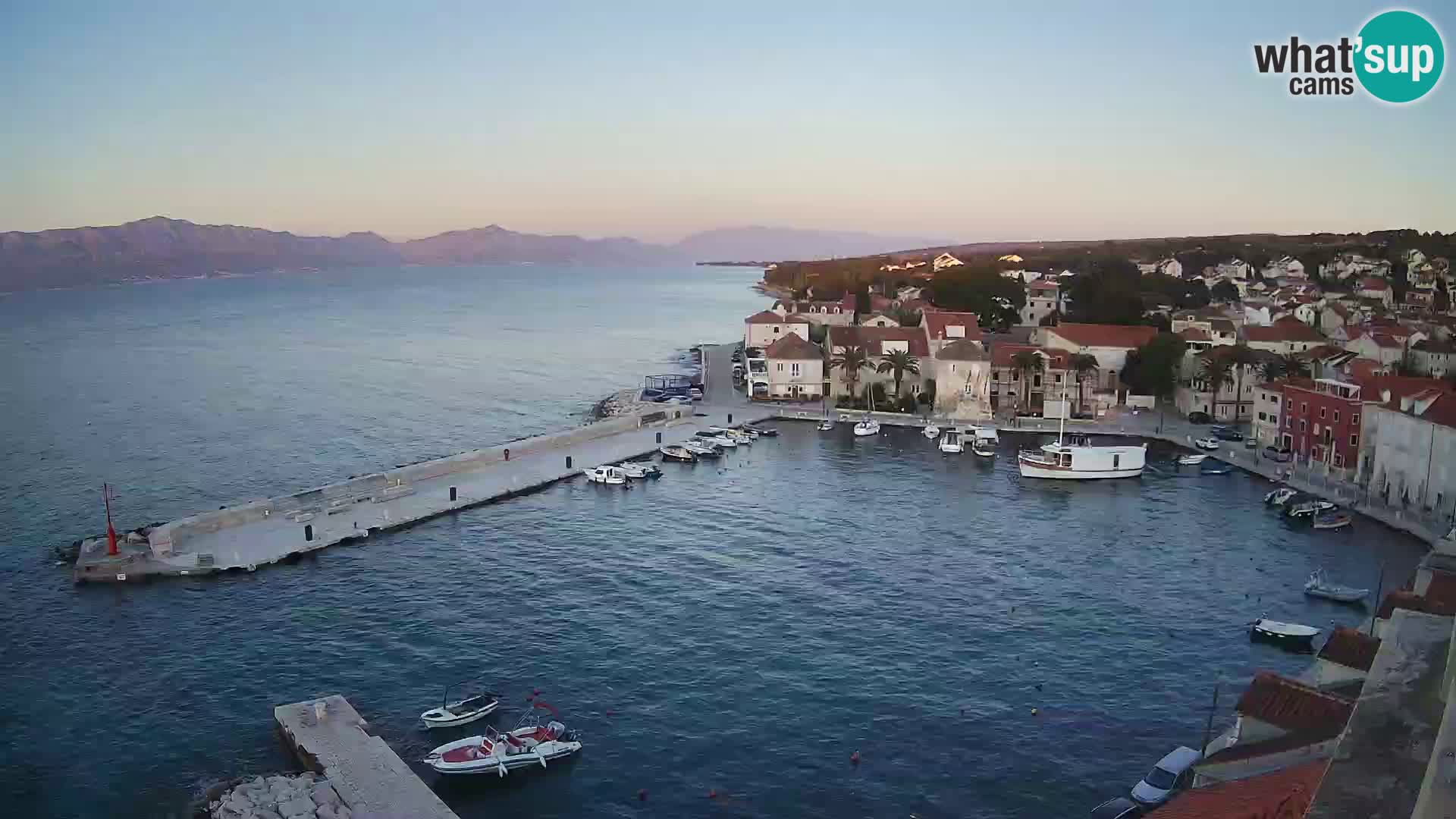 Spletna kamera Sutivan panorama – pogled v živo z otoka Brač