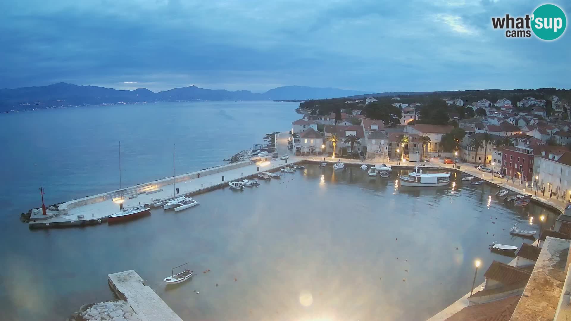 Spletna kamera Sutivan panorama – pogled v živo z otoka Brač