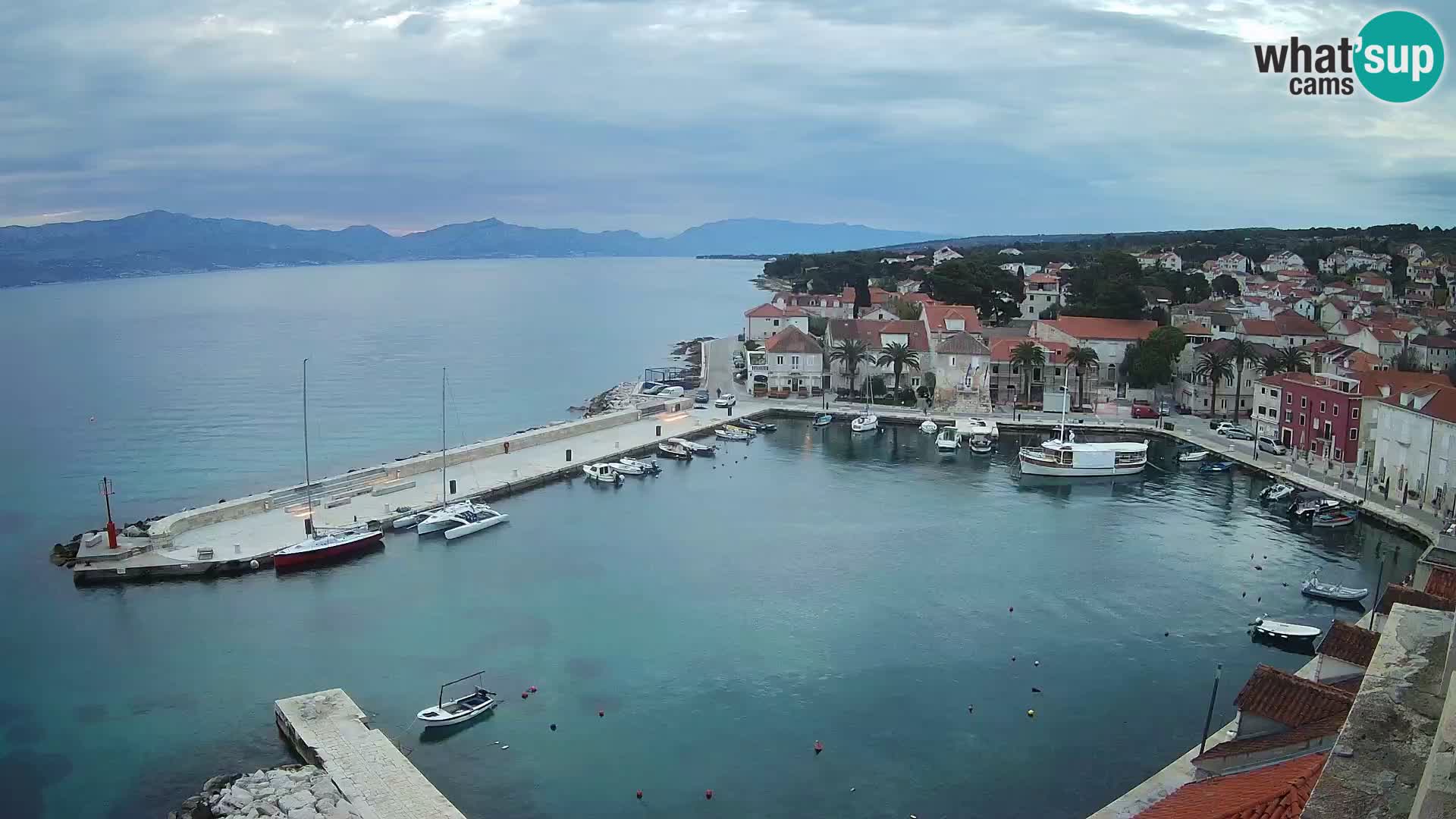 Spletna kamera Sutivan panorama – pogled v živo z otoka Brač