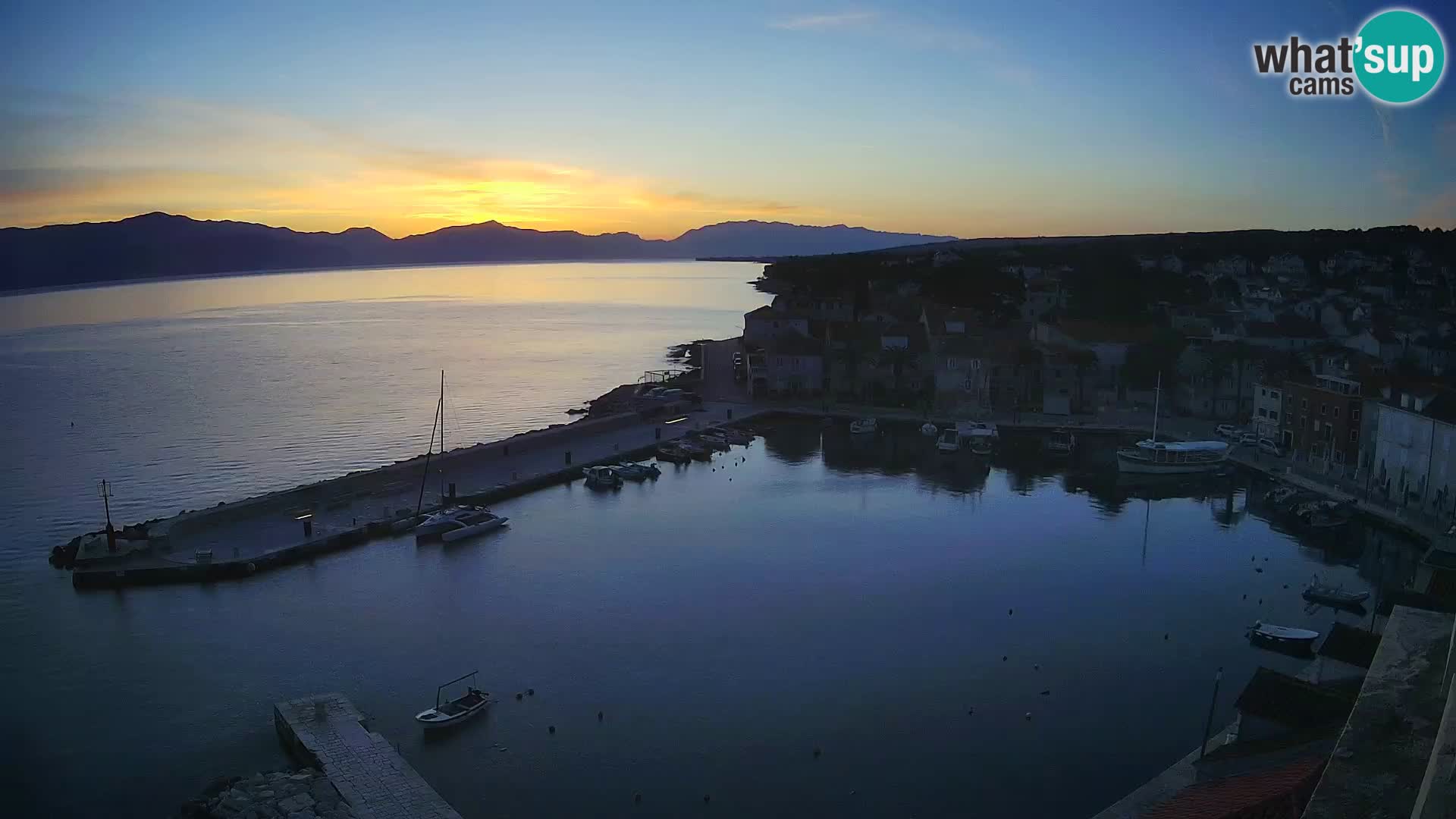 Spletna kamera Sutivan panorama – pogled v živo z otoka Brač