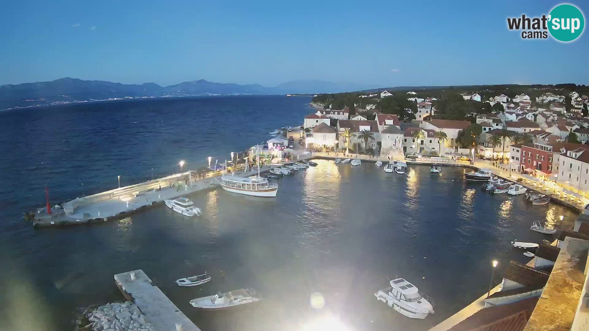 Web kamera Sutivan panorama – Pogled uživo s otoka Brača