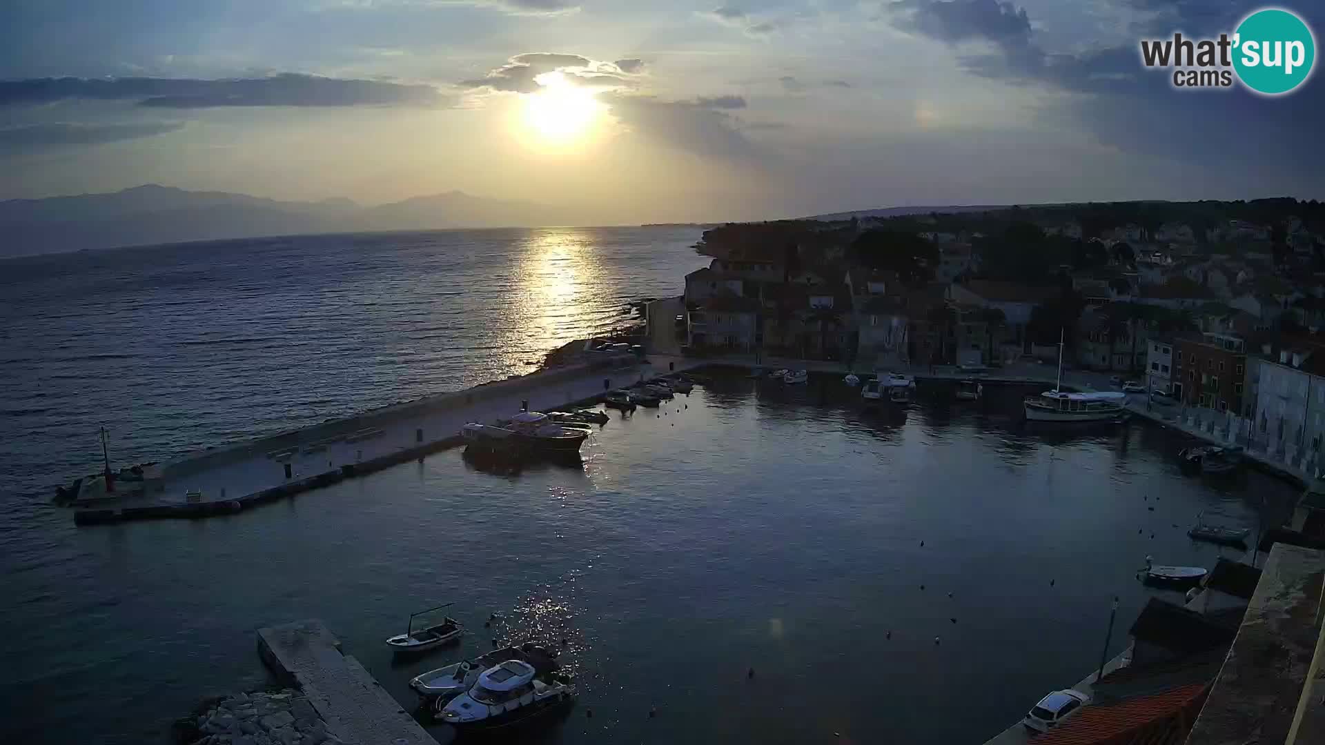 Spletna kamera Sutivan panorama – pogled v živo z otoka Brač