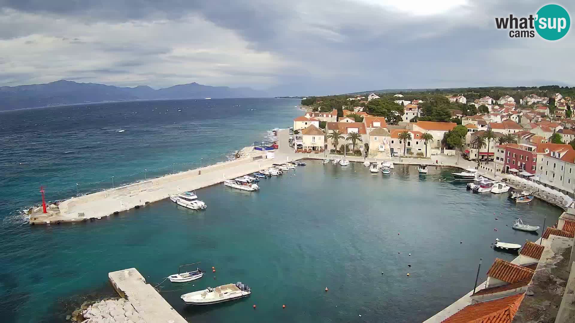 Spletna kamera Sutivan panorama – pogled v živo z otoka Brač