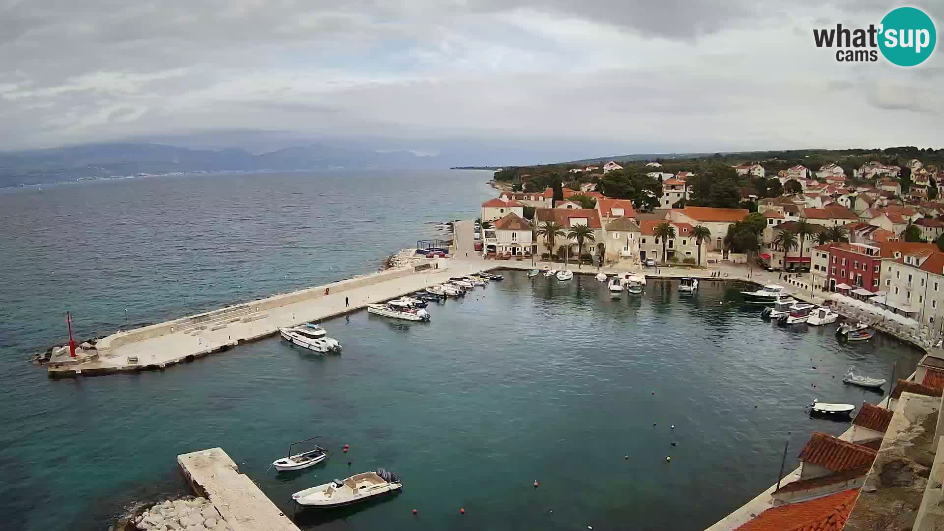 Spletna kamera Sutivan panorama – pogled v živo z otoka Brač