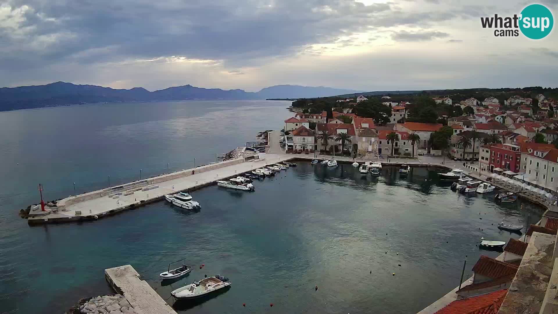 Web kamera Sutivan panorama – Pogled uživo s otoka Brača
